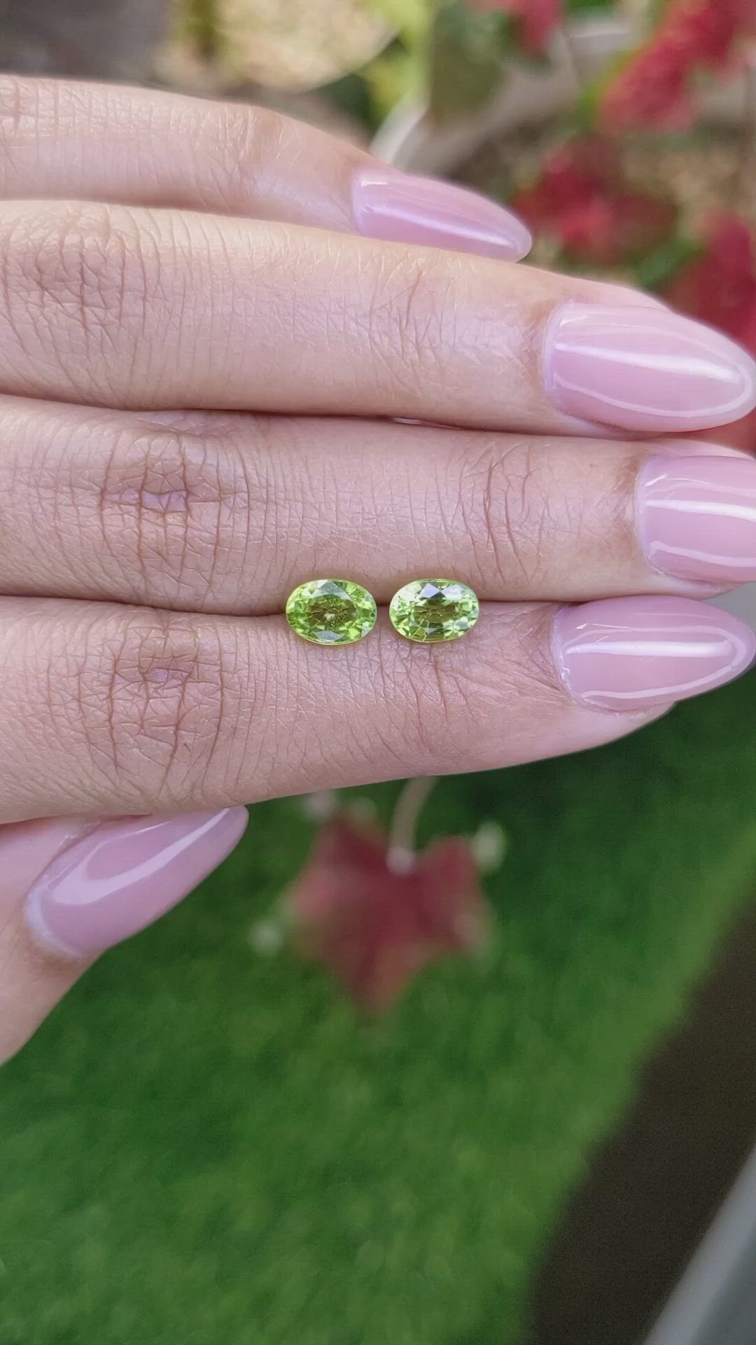 1.86&nbsp;Ct.Tw.Total Carat Weight Green (Lime Green) Peridot Pair from Pakistan Size Video