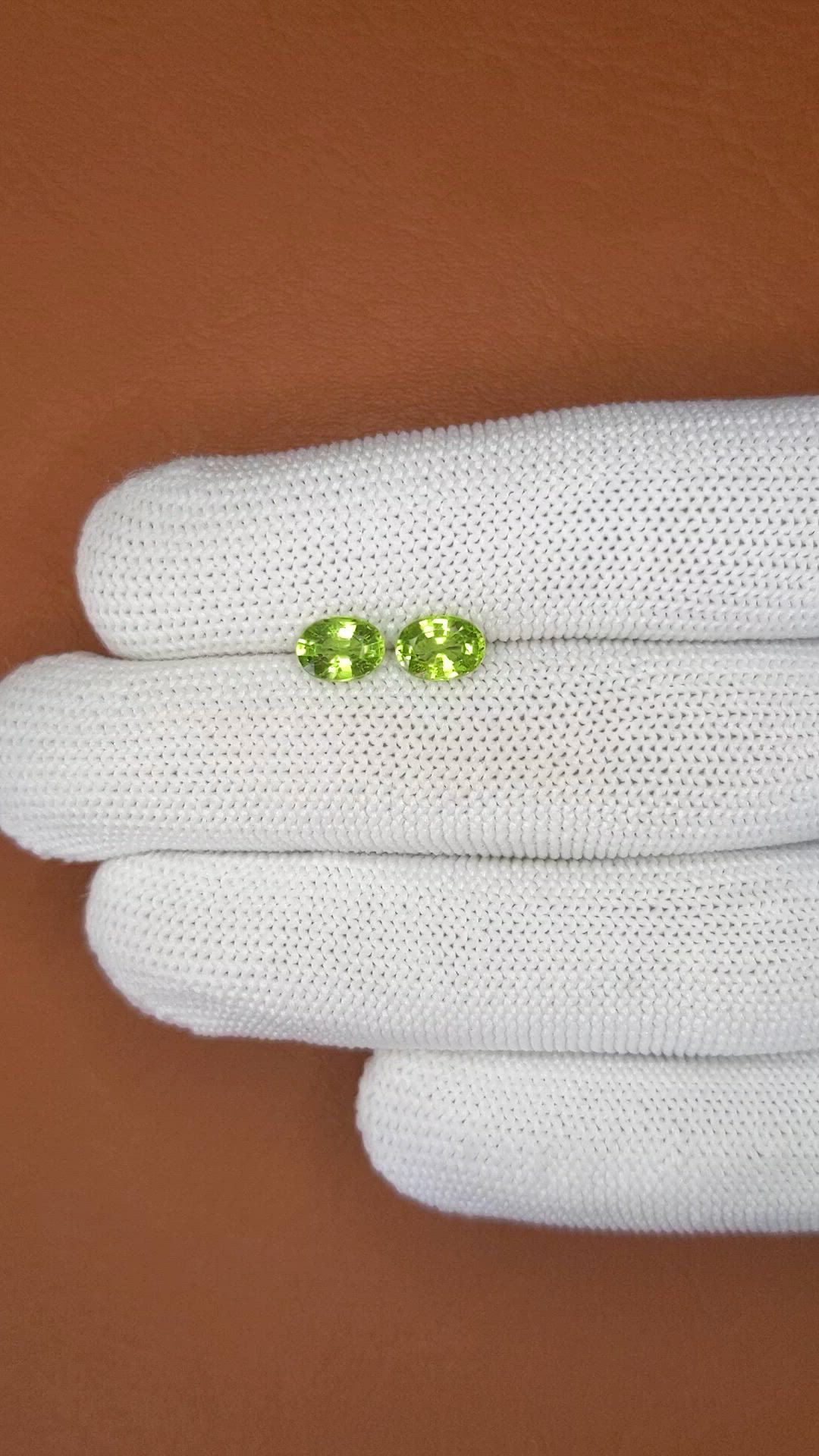 1.86&nbsp;Ct.Tw.Total Carat Weight Green (Lime Green) Peridot Pair from Pakistan Size Video