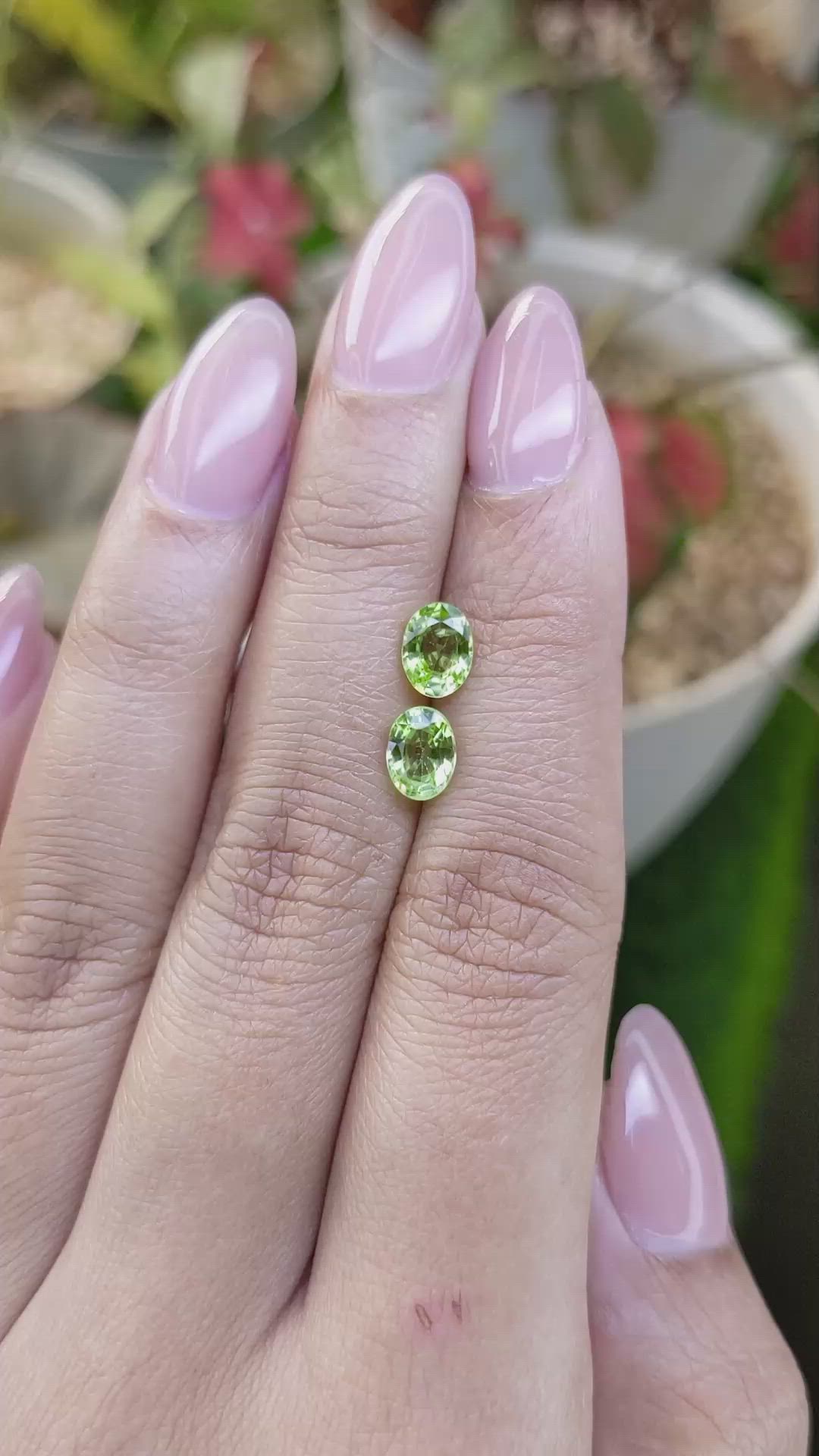 1.68&nbsp;Ct.Tw.Total Carat Weight Green (Lime Green) Peridot Pair from Ceylon (Sri Lanka) Size Video