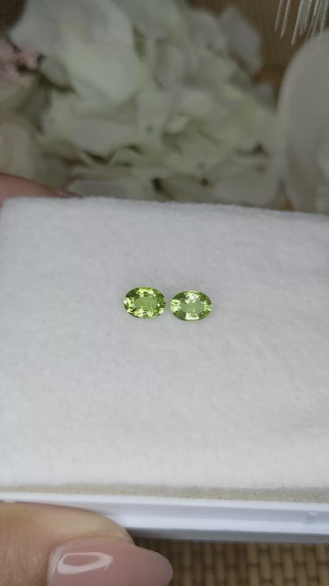 1.68&nbsp;Ct.Tw.Total Carat Weight Green (Lime Green) Peridot Pair from Ceylon (Sri Lanka) Size Video