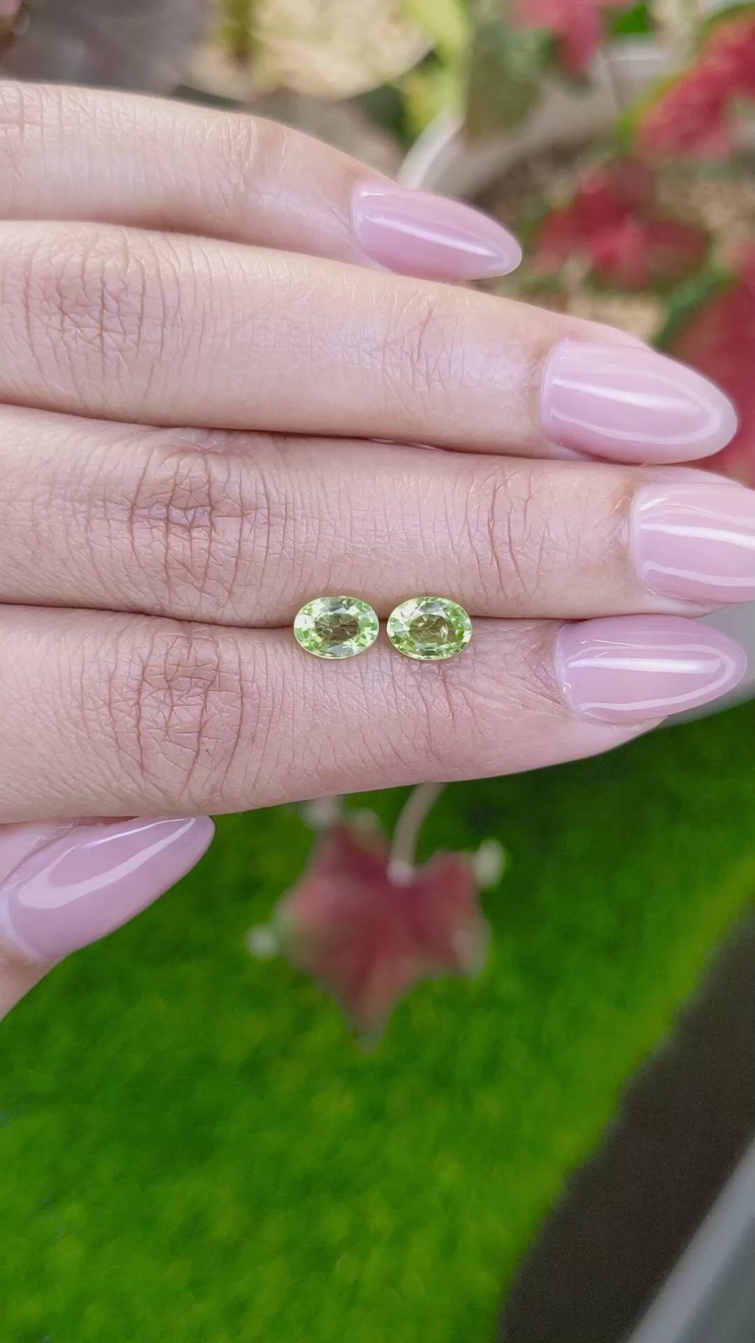 1.68&nbsp;Ct.Tw.Total Carat Weight Green (Lime Green) Peridot Pair from Ceylon (Sri Lanka) Size Video