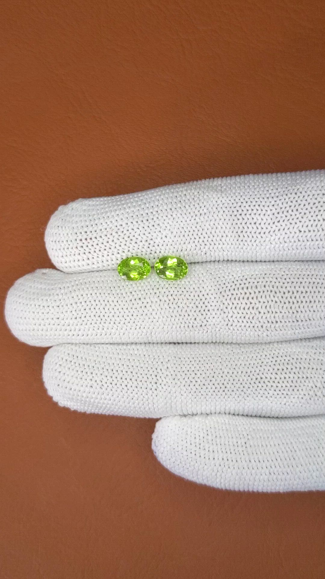 1.91&nbsp;Ct.Tw.Total Carat Weight Yellowish Green Peridot Pair from Ceylon (Sri Lanka) Size Video