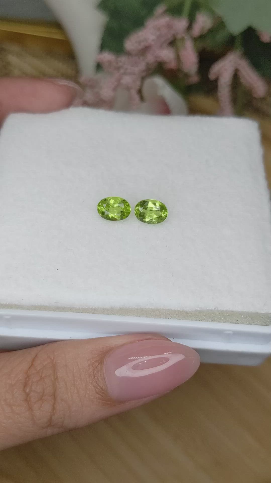 1.91&nbsp;Ct.Tw.Total Carat Weight Yellowish Green Peridot Pair from Ceylon (Sri Lanka) Size Video