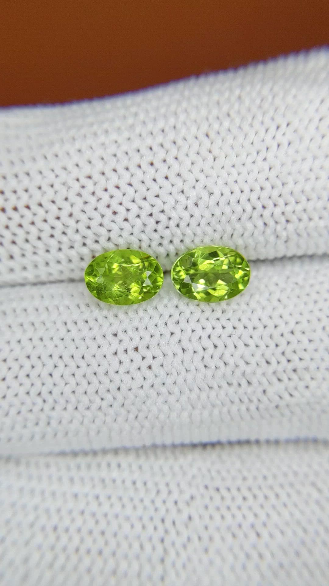 1.91&nbsp;Ct.Tw.Total Carat Weight Yellowish Green Peridot Pair from Ceylon (Sri Lanka) Size Video