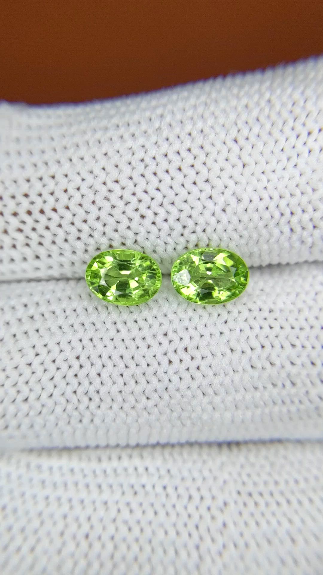 1.90 Ct.Tw.Total Carat Weight Green (Lime Green) Peridot Pair from Brazil Size Video