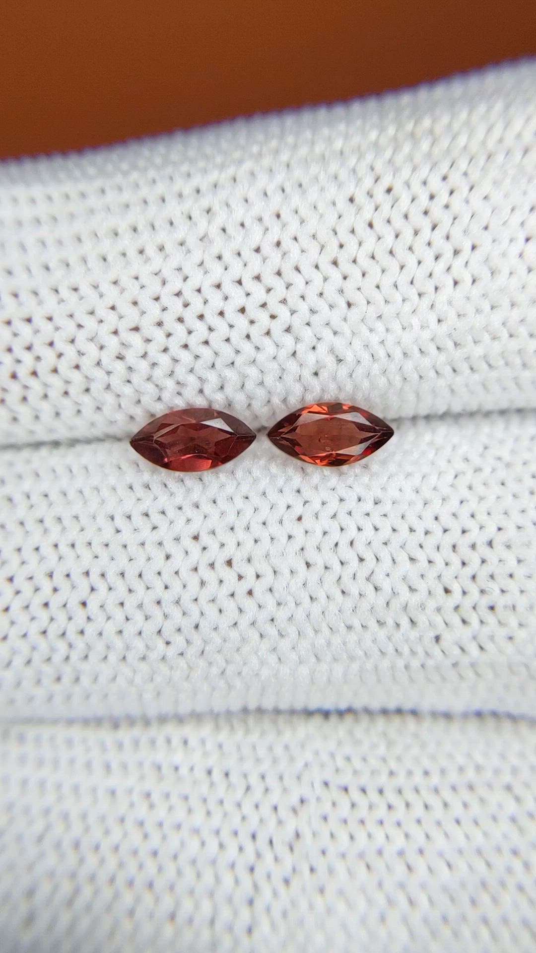 0.86&nbsp;Ct.Tw.Total Carat Weight Orangish Red Garnet Pair from Ceylon (Sri Lanka) Size Video