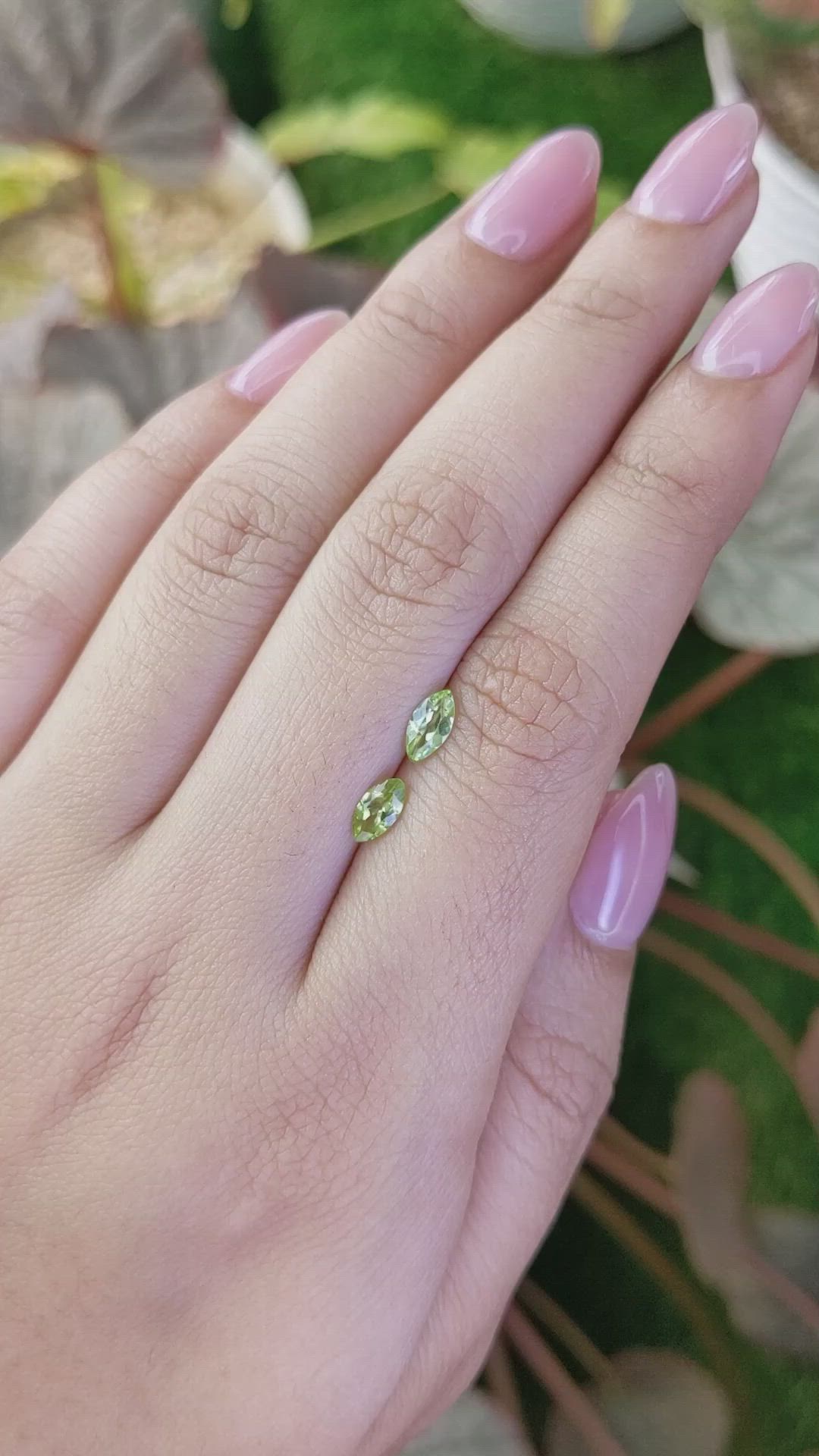 0.73&nbsp;Ct.Tw.Total Carat Weight Yellowish Green Peridot Pair from Brazil Size Video