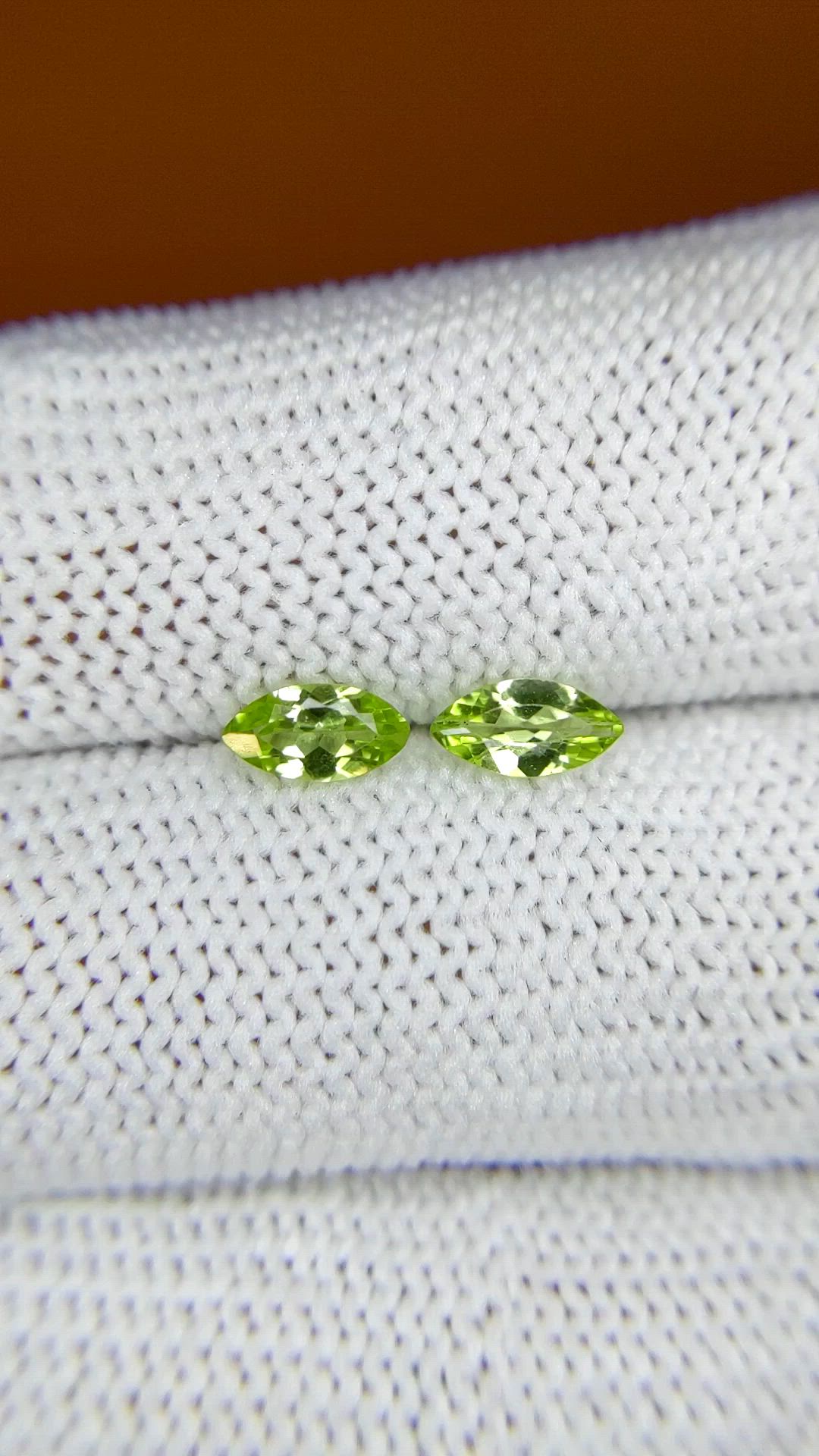 0.73&nbsp;Ct.Tw.Total Carat Weight Yellowish Green Peridot Pair from Brazil Size Video
