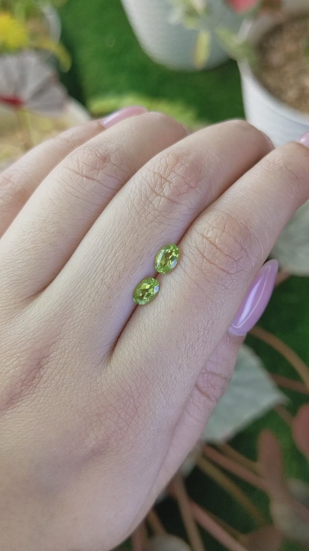 1.07&nbsp;Ct.Tw.Total Carat Weight Yellowish Green Peridot Pair from Brazil Size Video