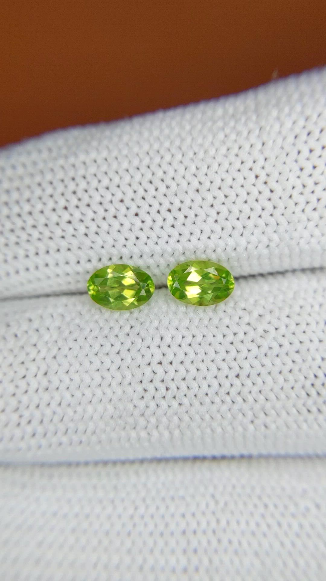 1.07&nbsp;Ct.Tw.Total Carat Weight Yellowish Green Peridot Pair from Brazil Size Video