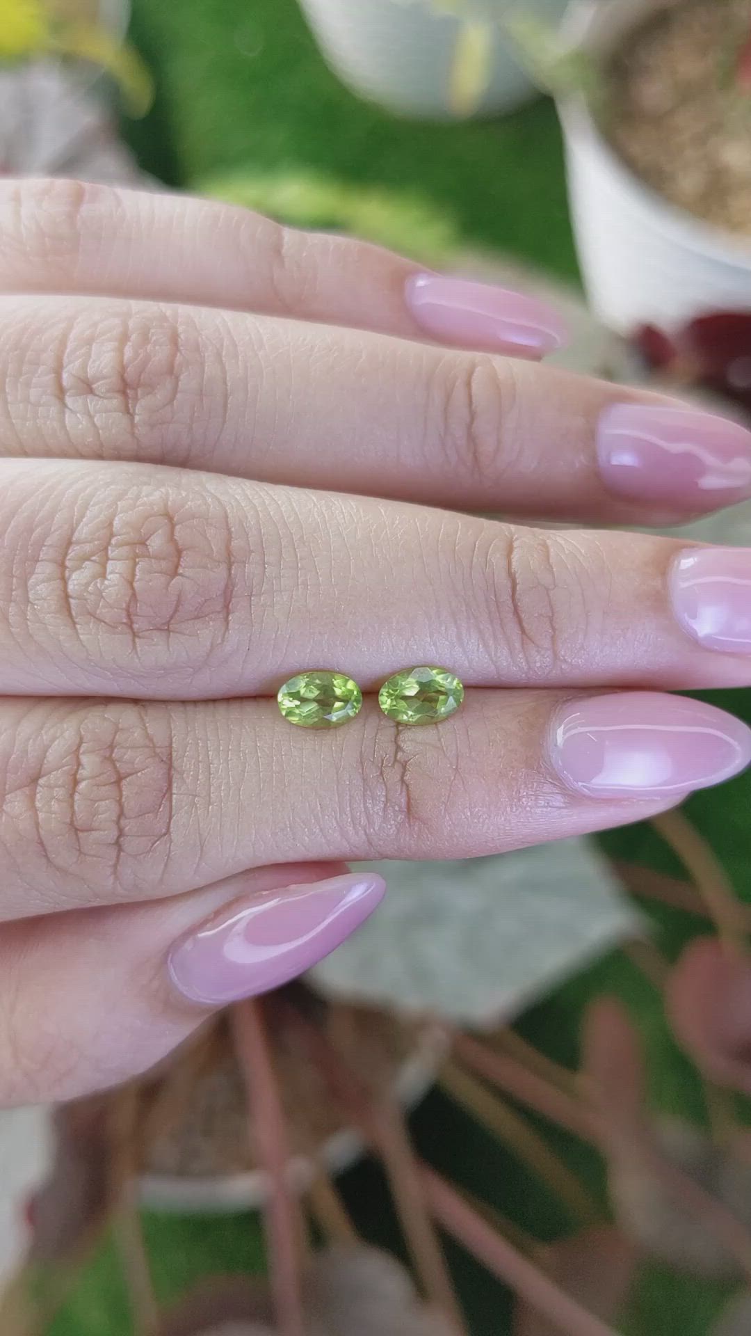 1.07&nbsp;Ct.Tw.Total Carat Weight Yellowish Green Peridot Pair from Brazil Size Video