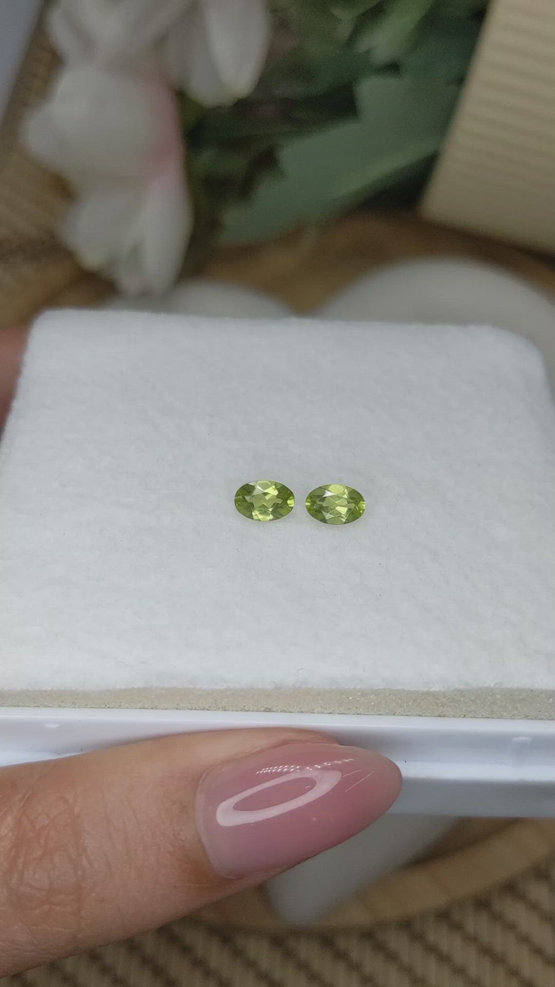 0.94&nbsp;Ct.Tw.Total Carat Weight Yellowish Green Peridot Pair from Brazil Size Video