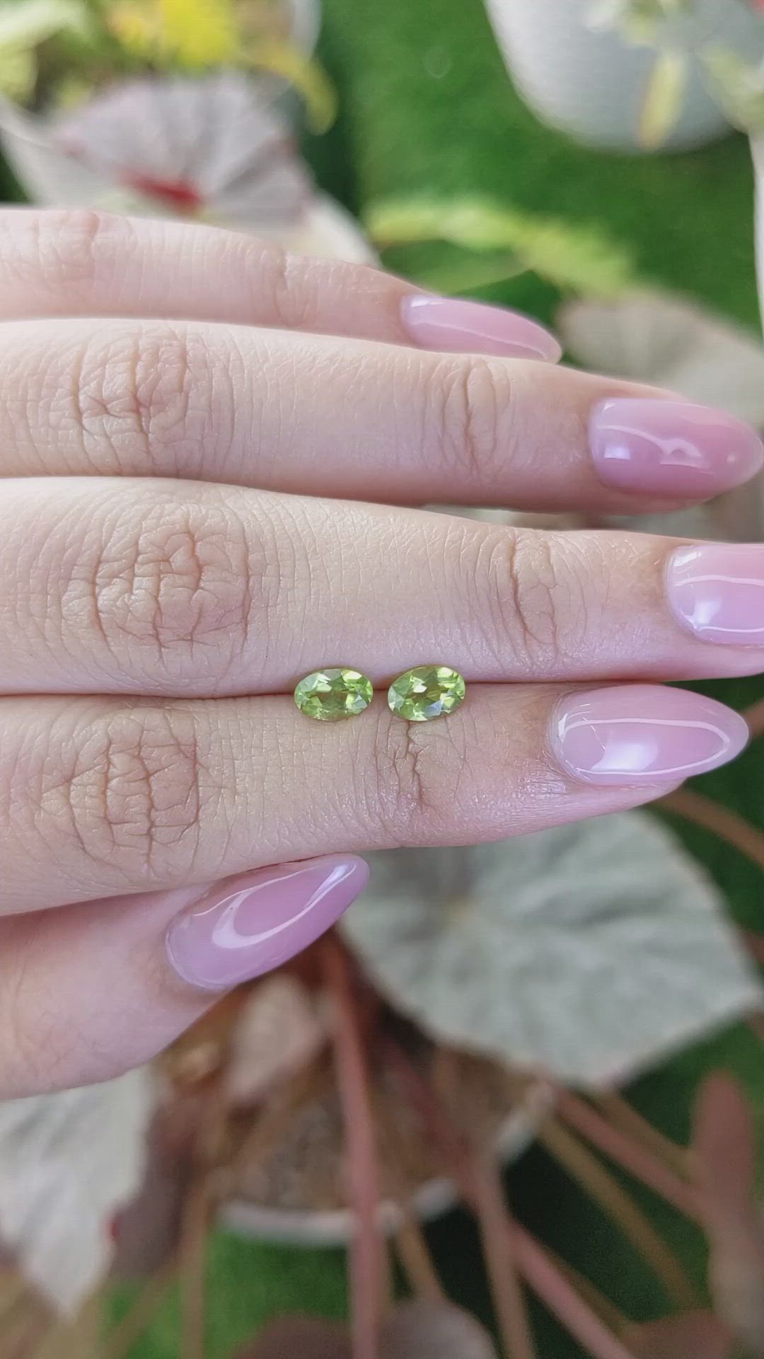 0.94&nbsp;Ct.Tw.Total Carat Weight Yellowish Green Peridot Pair from Brazil Size Video