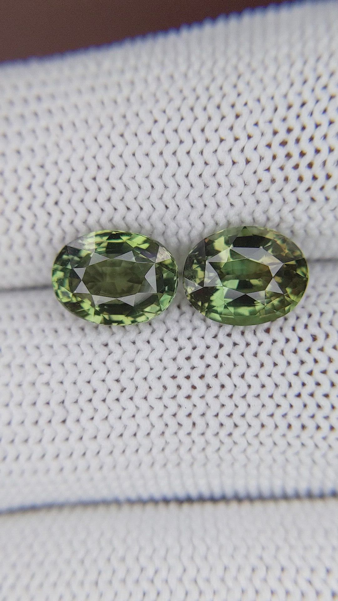 5.05&nbsp;Ct.Tw.Total Carat Weight Alexandrite Pair from Ceylon (Sri Lanka) Size Video