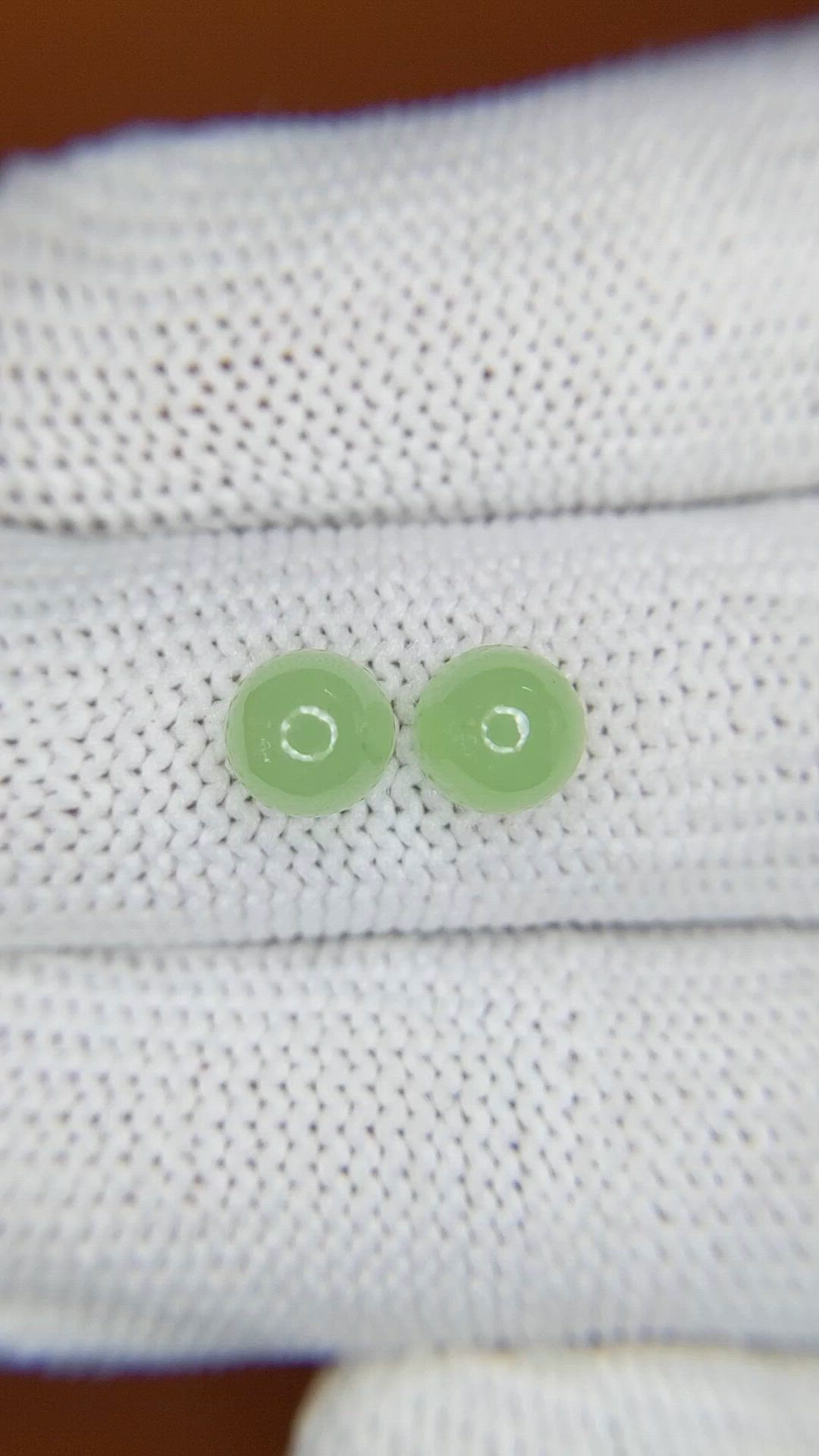 2.84&nbsp;Ct.Tw.Total Carat Weight Green Cabochon Jade Pair from Burma (Myanmar) Size Video