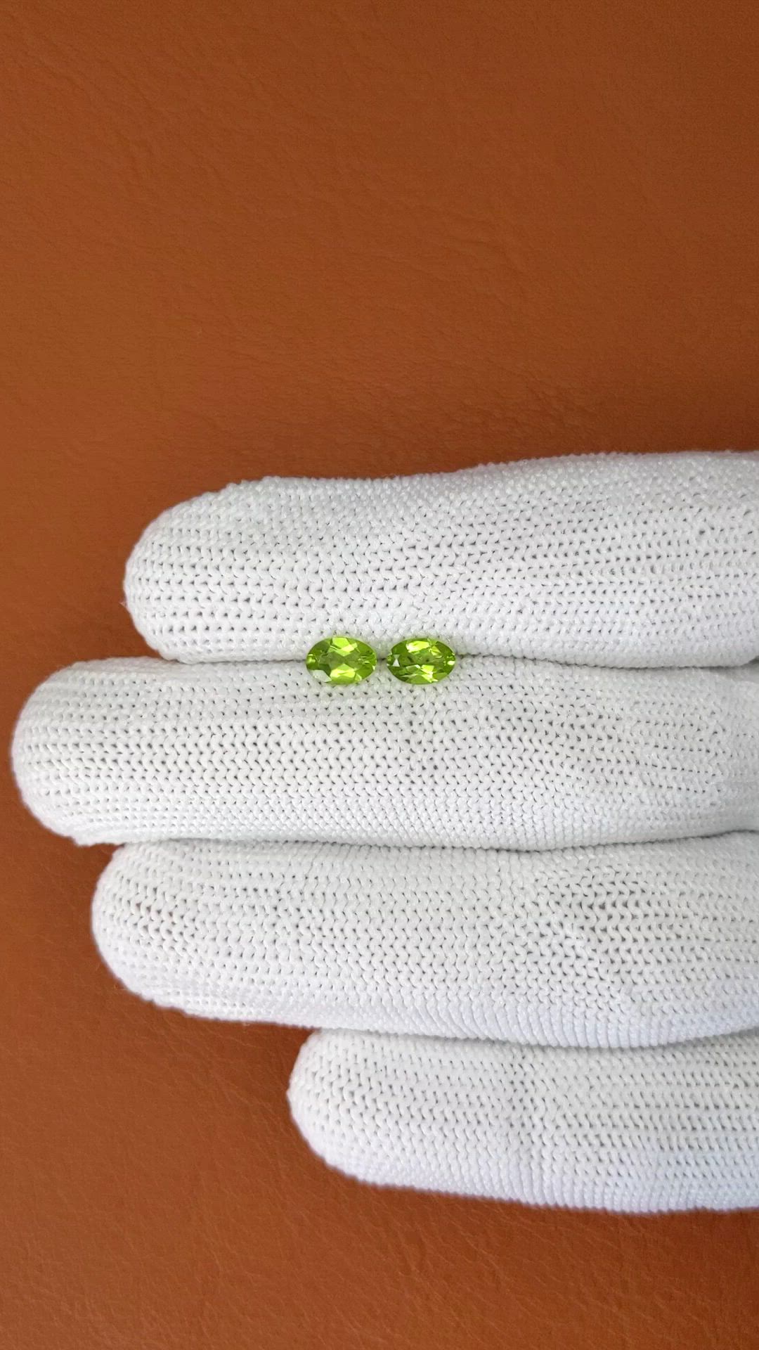 0.94&nbsp;Ct.Tw.Total Carat Weight Yellowish Green Peridot Pair from Pakistan Size Video