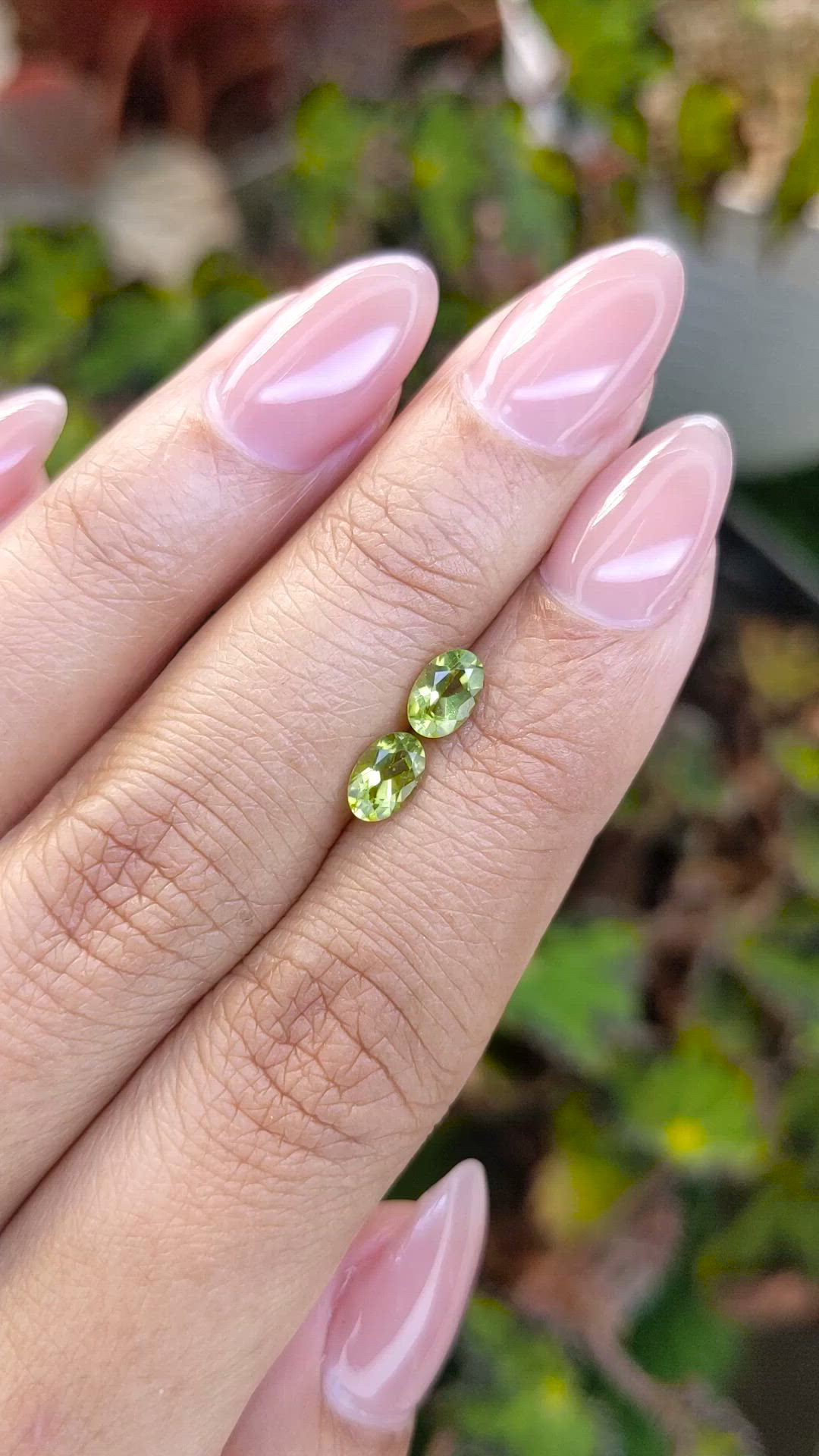0.99&nbsp;Ct.Tw.Total Carat Weight Yellowish Green Peridot Pair from Pakistan Size Video