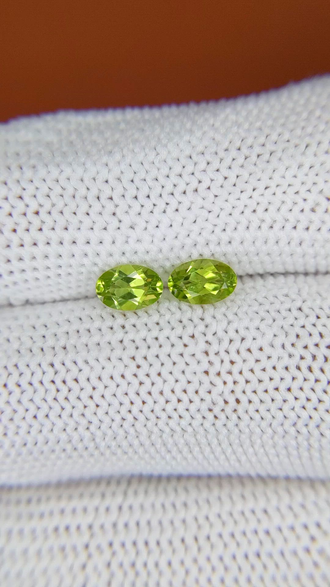0.99&nbsp;Ct.Tw.Total Carat Weight Yellowish Green Peridot Pair from Pakistan Size Video