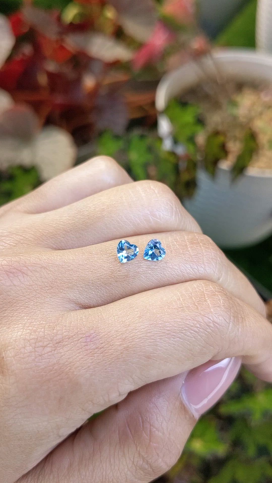 1.06&nbsp;Ct.Tw.Total Carat Weight Blue Topaz Pair from Ceylon (Sri Lanka) Size Video