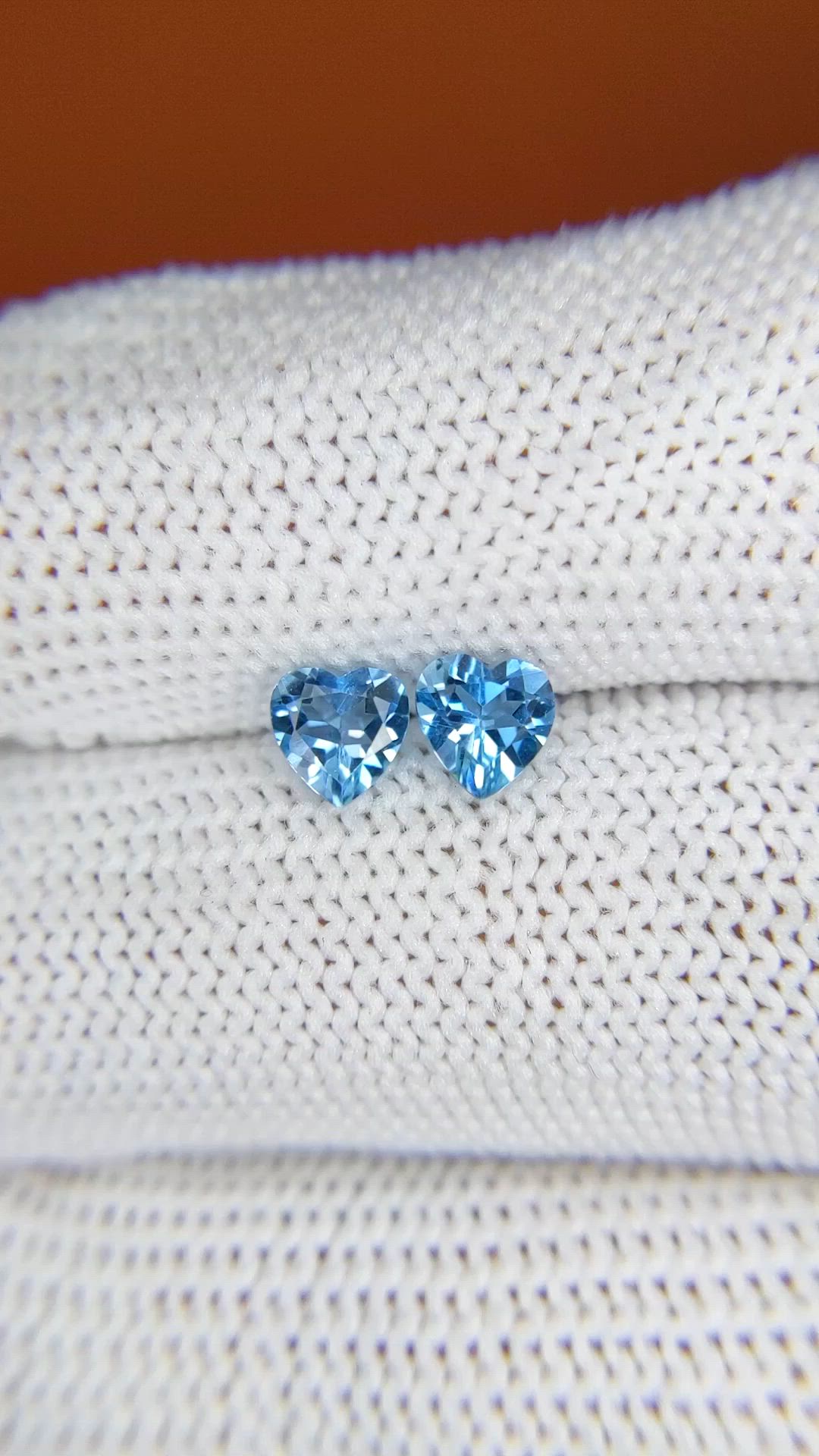 1.06&nbsp;Ct.Tw.Total Carat Weight Blue Topaz Pair from Ceylon (Sri Lanka) Size Video