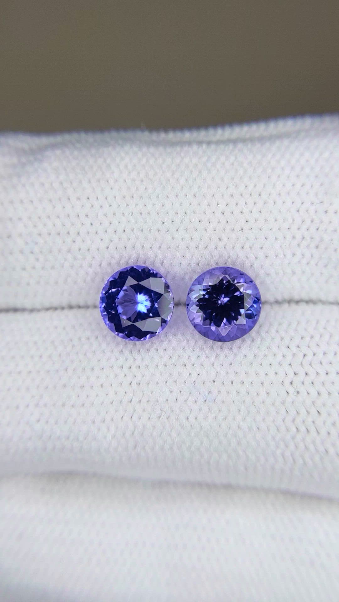 2.62&nbsp;Ct.Tw.Total Carat Weight Violetish Blue Tanzanite Pair from Tanzania Size Video
