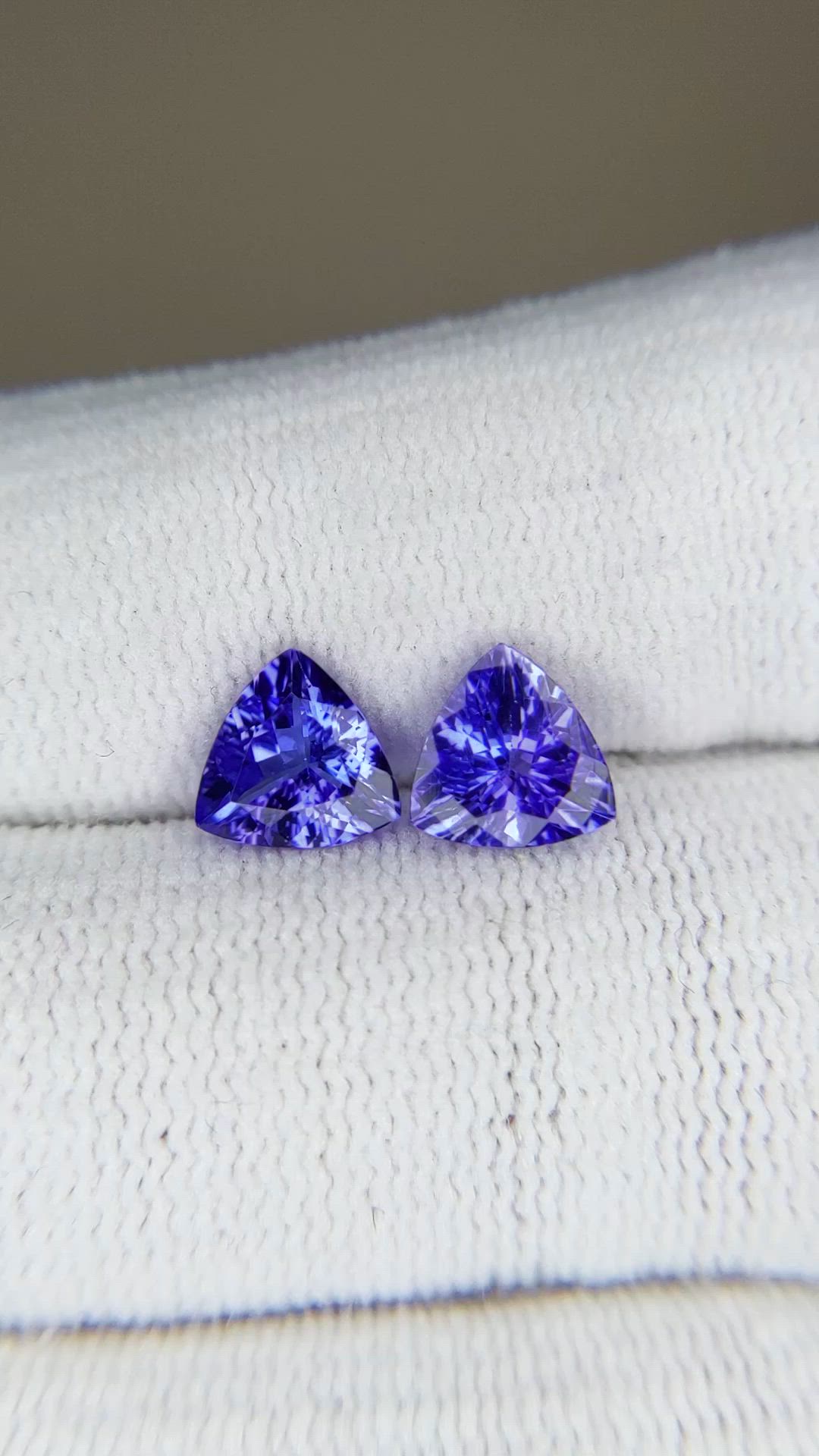 2.28&nbsp;Ct.Tw.Total Carat Weight Violetish Blue Tanzanite Pair from Tanzania Size Video