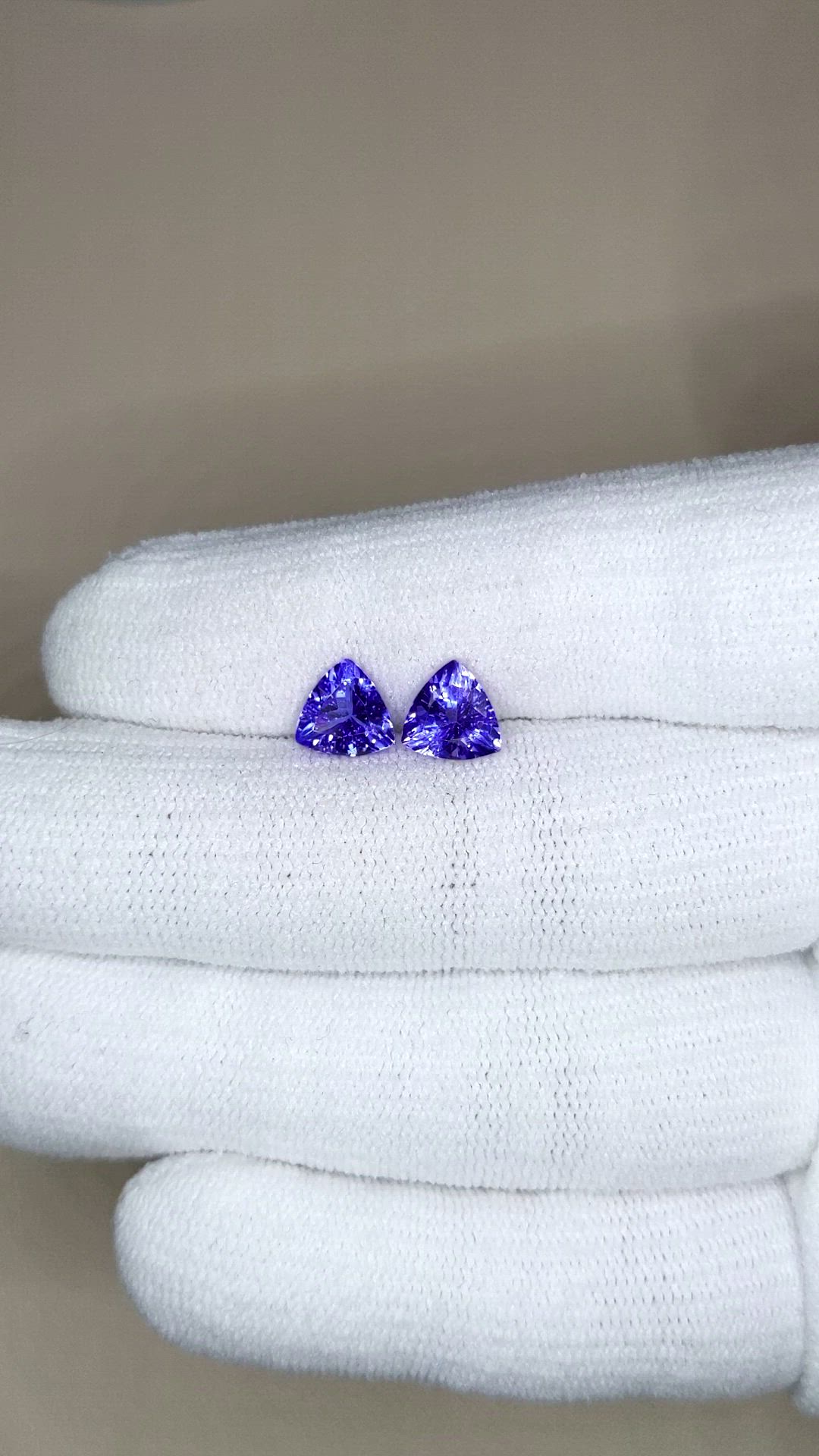 2.28&nbsp;Ct.Tw.Total Carat Weight Violetish Blue Tanzanite Pair from Tanzania Size Video