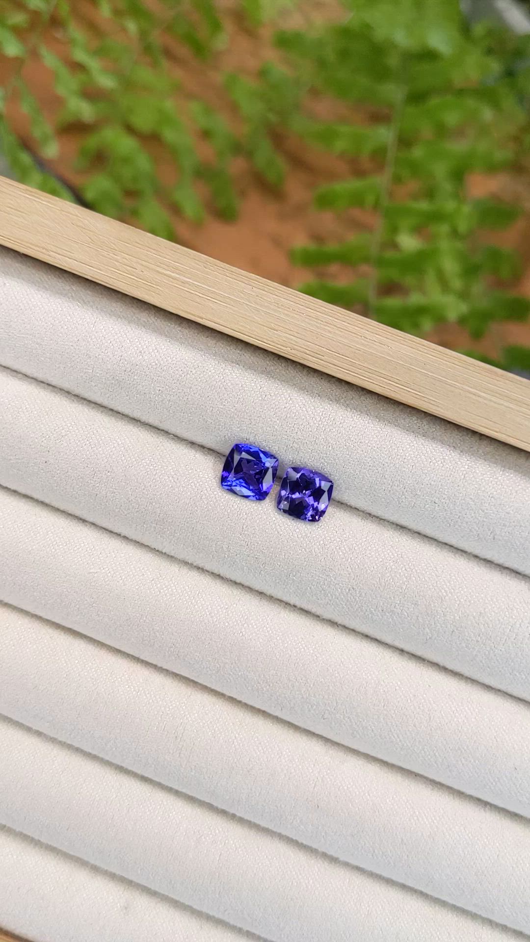 2.88&nbsp;Ct.Tw.Total Carat Weight Violetish Blue Tanzanite Pair from Tanzania Size Video