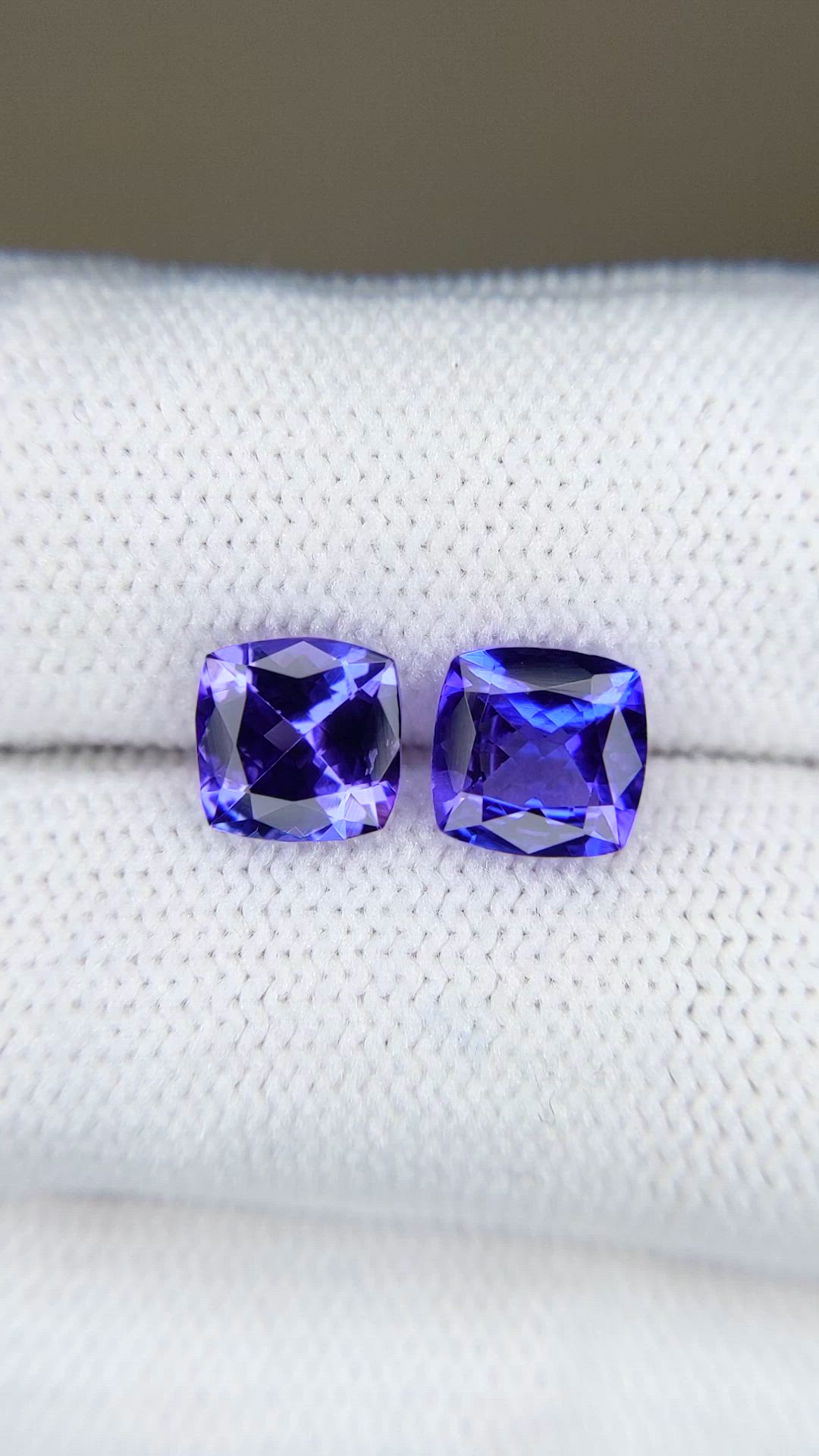 2.88&nbsp;Ct.Tw.Total Carat Weight Violetish Blue Tanzanite Pair from Tanzania Size Video