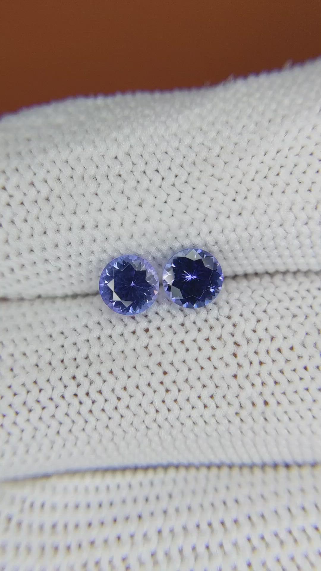 1.03&nbsp;Ct.Tw.Total Carat Weight Violetish Blue Tanzanite Pair from Tanzania Size Video