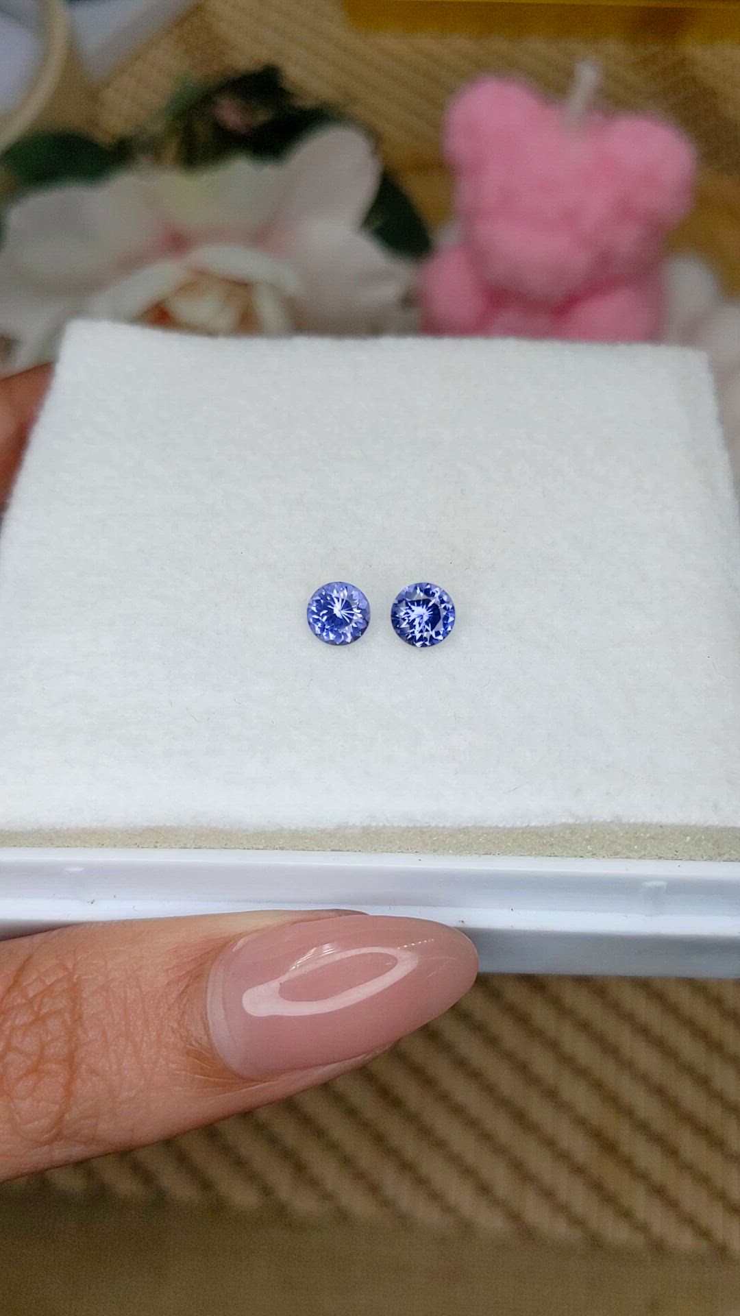 1.03&nbsp;Ct.Tw.Total Carat Weight Violetish Blue Tanzanite Pair from Tanzania Size Video