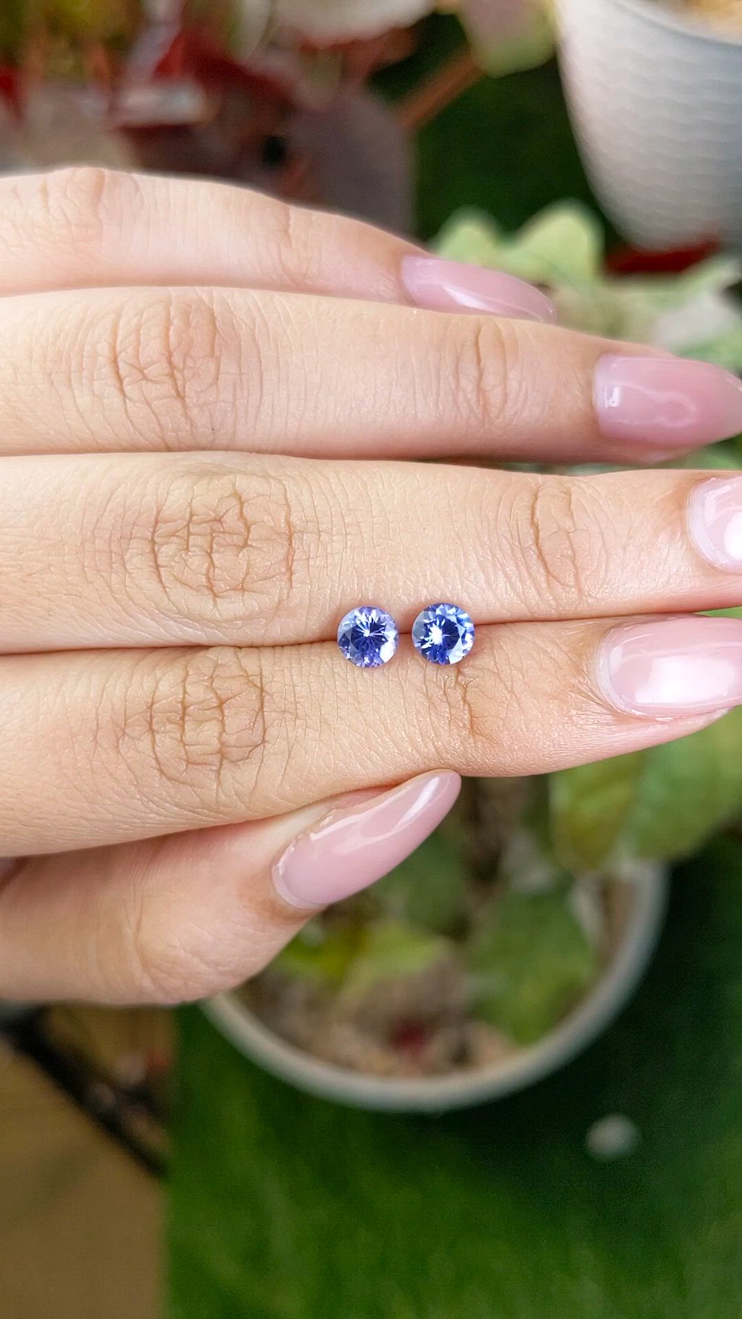 1.03&nbsp;Ct.Tw.Total Carat Weight Violetish Blue Tanzanite Pair from Tanzania Size Video