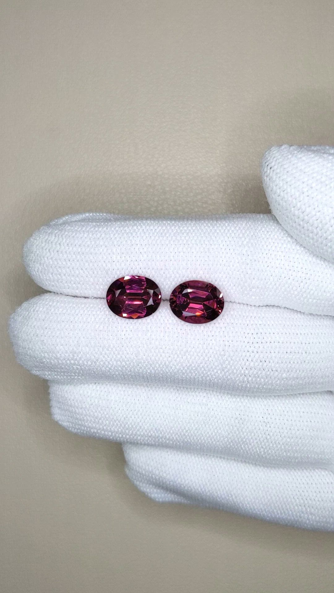 5.54&nbsp;Ct.Tw.Total Carat Weight Purplish Pink Rhodolite Garnet Pair from Tanzania Size Video