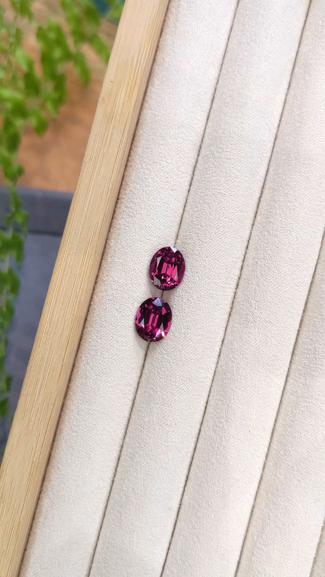 5.54&nbsp;Ct.Tw.Total Carat Weight Purplish Pink Rhodolite Garnet Pair from Tanzania Size Video