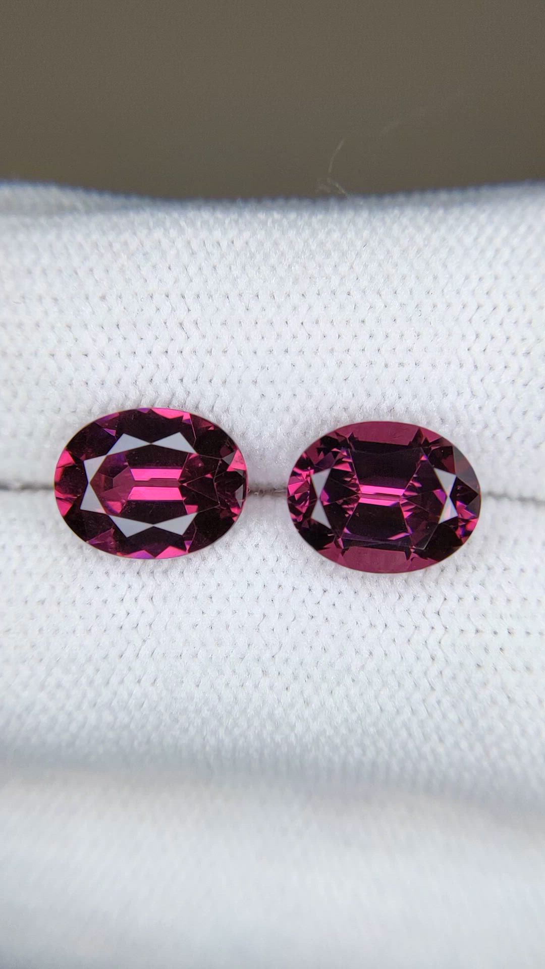 5.54&nbsp;Ct.Tw.Total Carat Weight Purplish Pink Rhodolite Garnet Pair from Tanzania Size Video