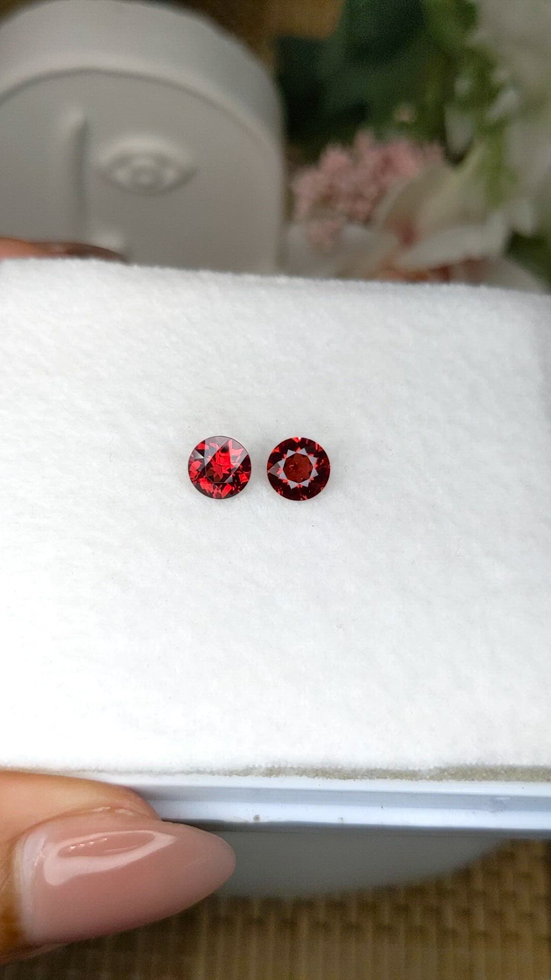 1.76&nbsp;Ct.Tw.Total Carat Weight Red Garnet Pair from Ceylon (Sri Lanka) Size Video