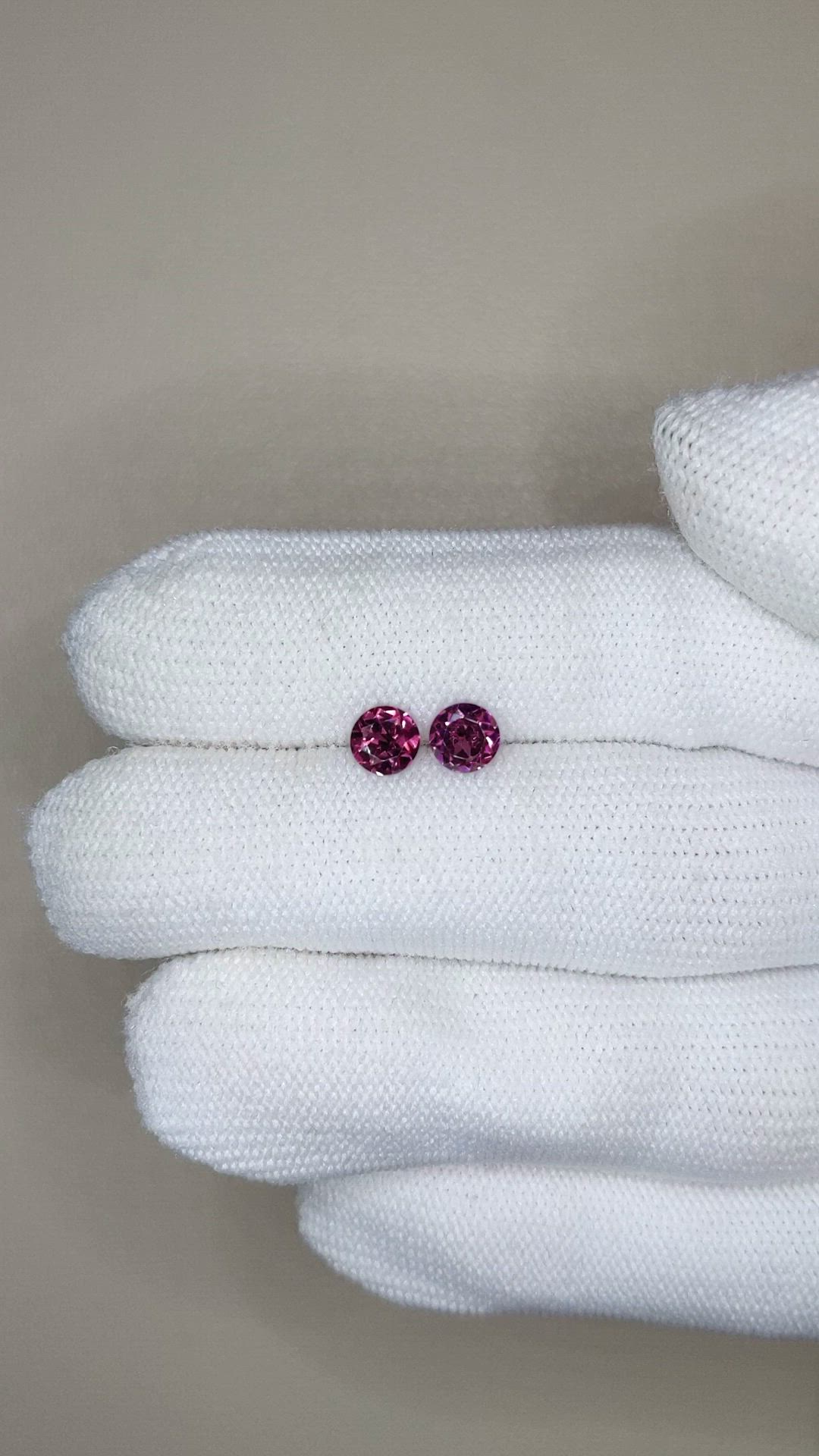 1.15&nbsp;Ct.Tw.Total Carat Weight Purplish Pink Rhodolite Garnet Pair from Tanzania Size Video