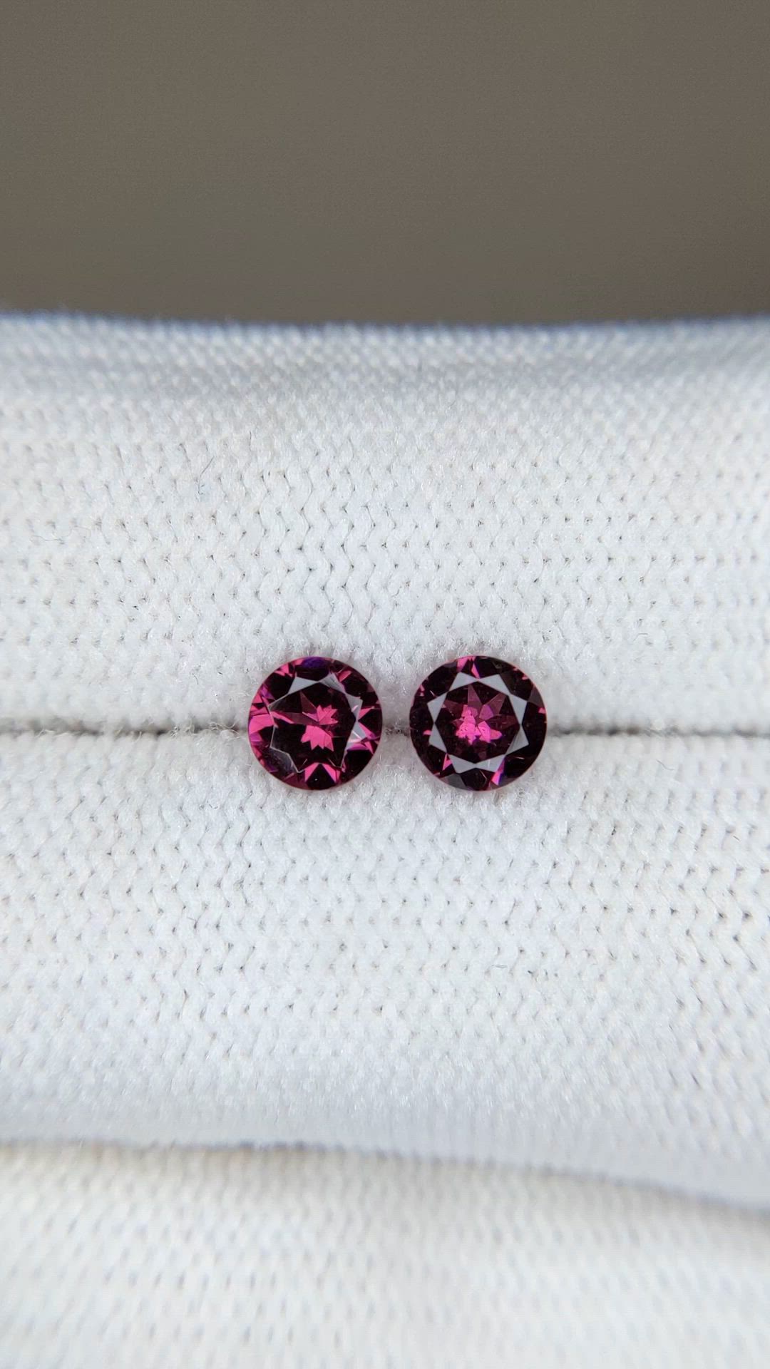 1.15&nbsp;Ct.Tw.Total Carat Weight Purplish Pink Rhodolite Garnet Pair from Tanzania Size Video