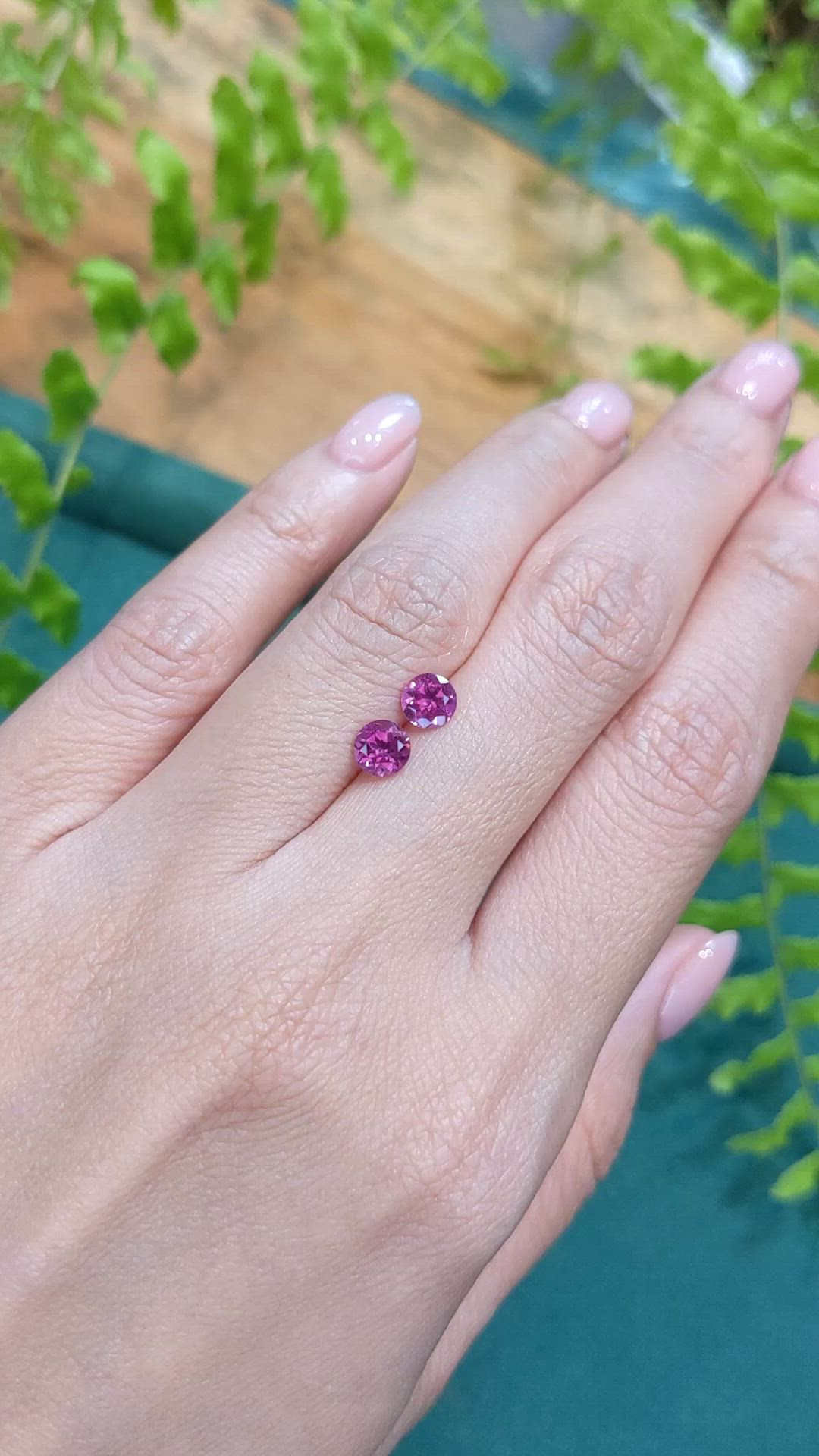 1.21&nbsp;Ct.Tw.Total Carat Weight Purplish Pink Rhodolite Garnet Pair from Tanzania Size Video