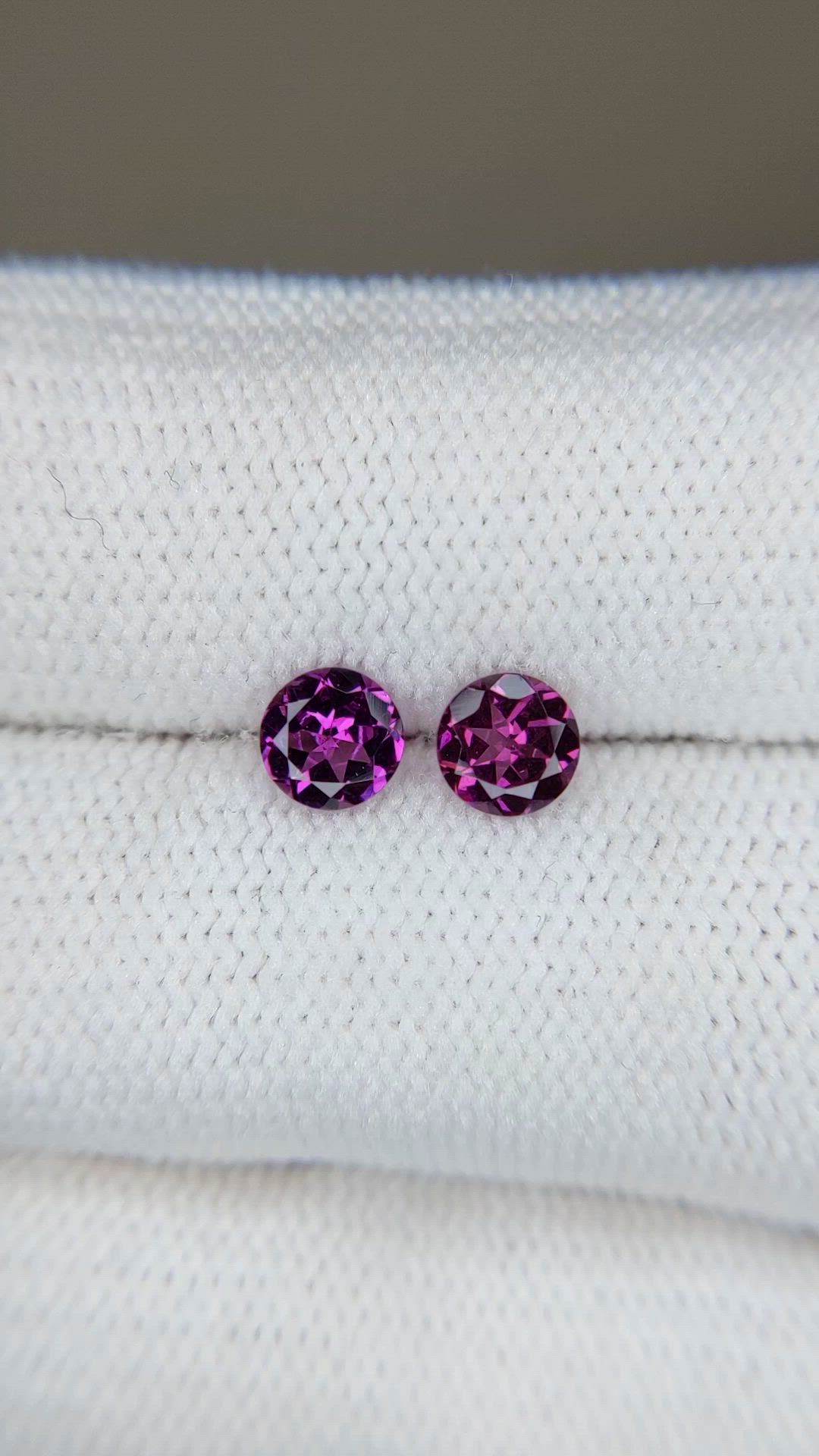 1.03&nbsp;Ct.Tw.Total Carat Weight Pinkish Purple Rhodolite Garnet Pair from Tanzania Size Video
