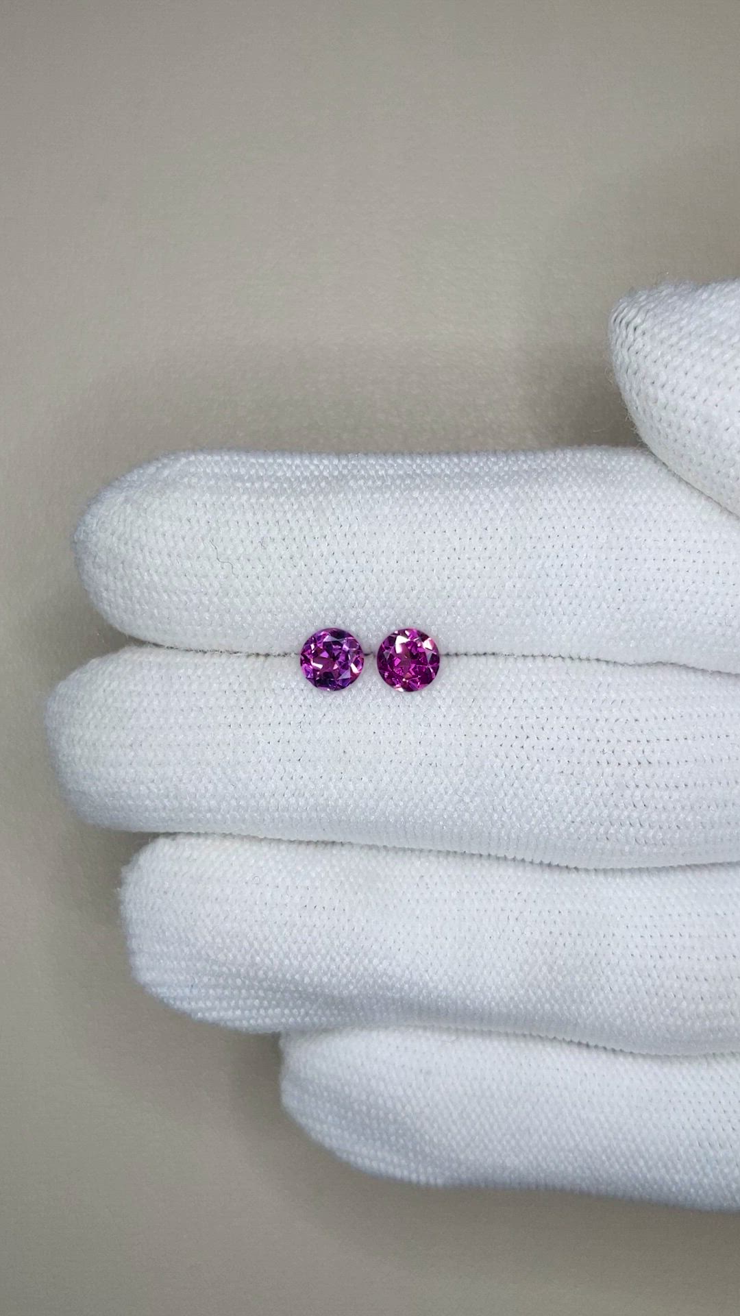 1.03&nbsp;Ct.Tw.Total Carat Weight Pinkish Purple Rhodolite Garnet Pair from Tanzania Size Video