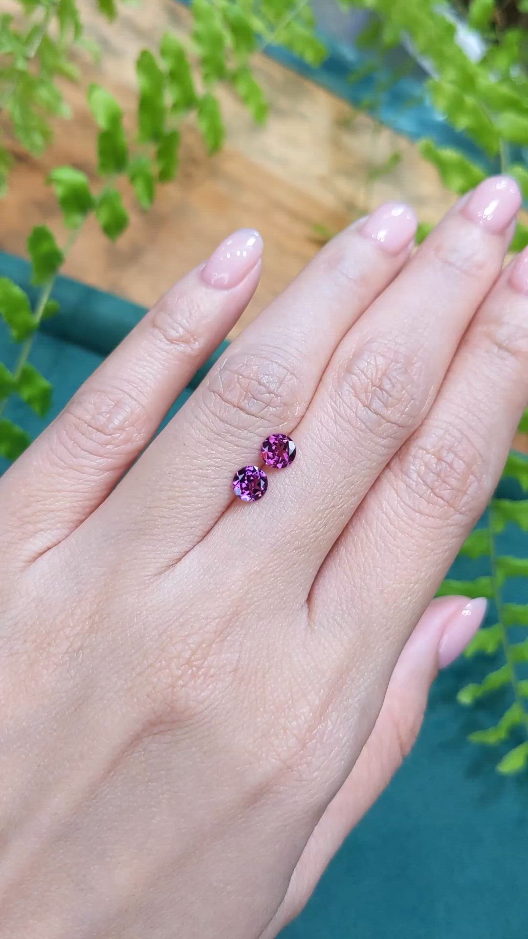 1.03&nbsp;Ct.Tw.Total Carat Weight Pinkish Purple Rhodolite Garnet Pair from Tanzania Size Video