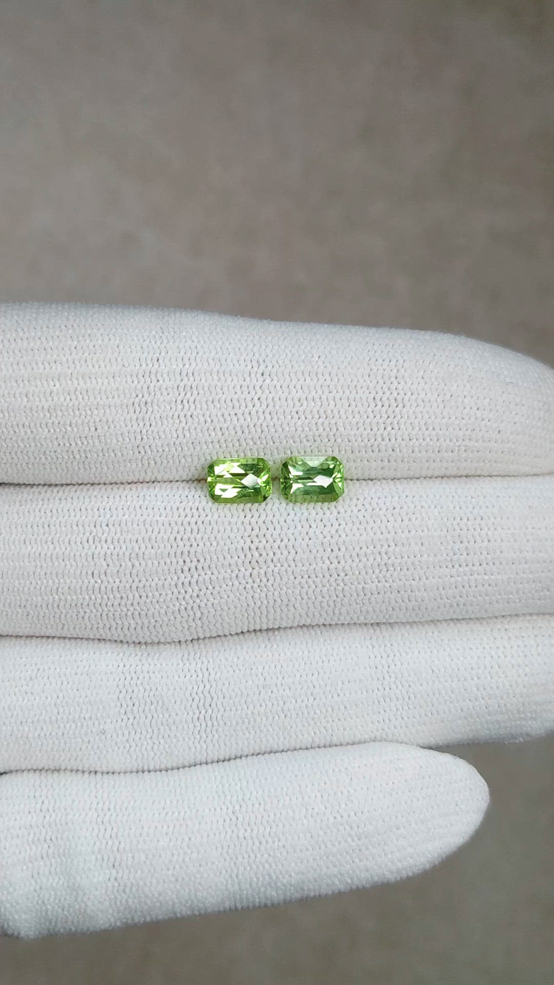 2.27&nbsp;Ct.Tw.Total Carat Weight Green (Lime Green) Peridot Pair from Brazil Size Video