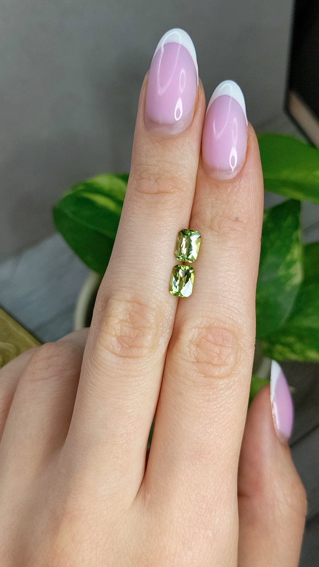 2.27&nbsp;Ct.Tw.Total Carat Weight Green (Lime Green) Peridot Pair from Brazil Size Video