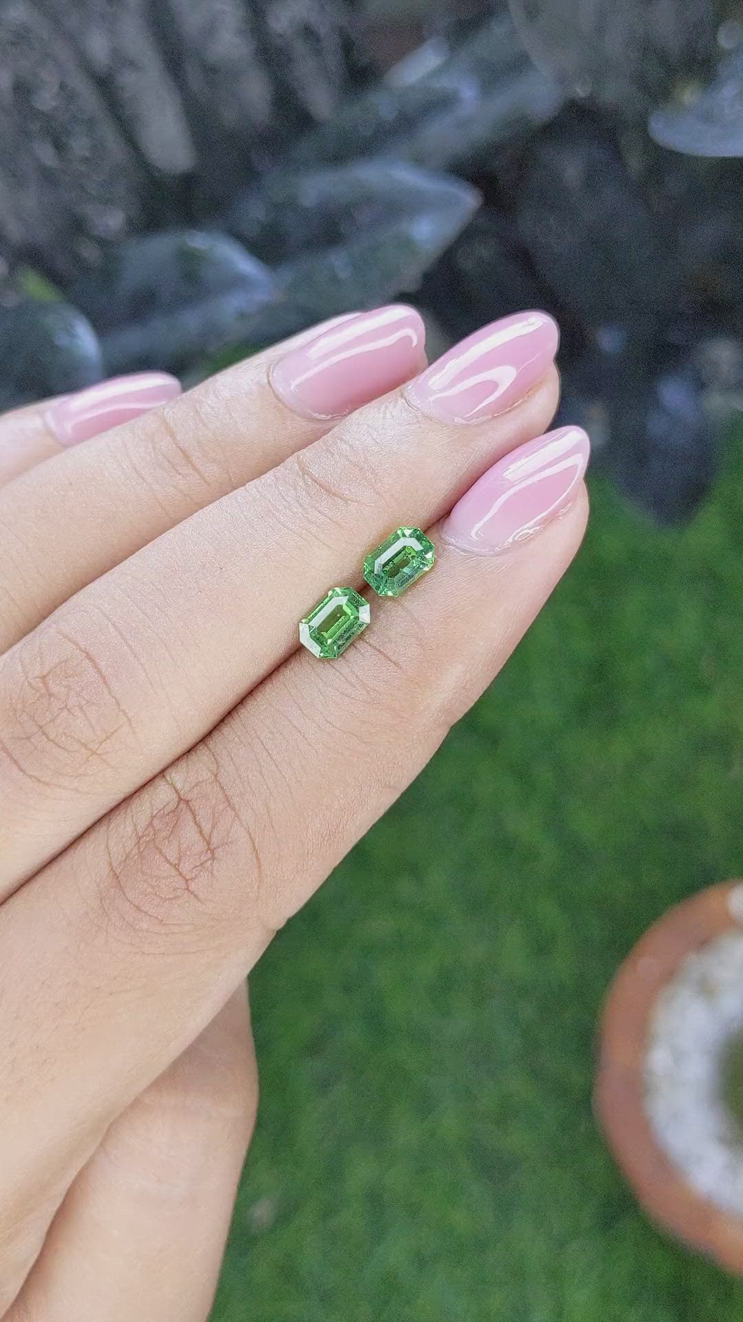 1.43&nbsp;Ct.Tw.Total Carat Weight Tsavorite Garnet Pair from Tanzania Size Video