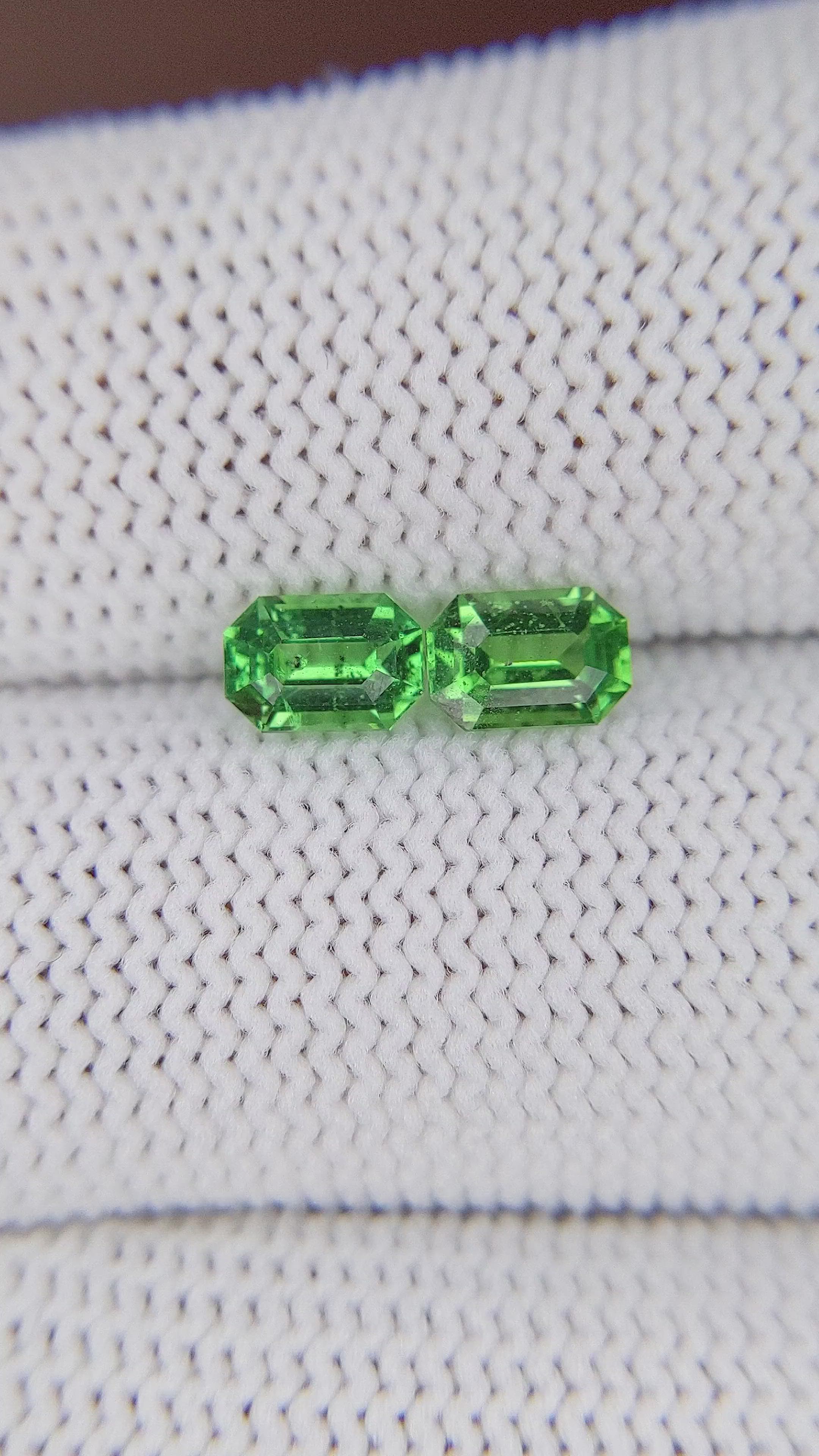 1.43&nbsp;Ct.Tw.Total Carat Weight Tsavorite Garnet Pair from Tanzania Size Video