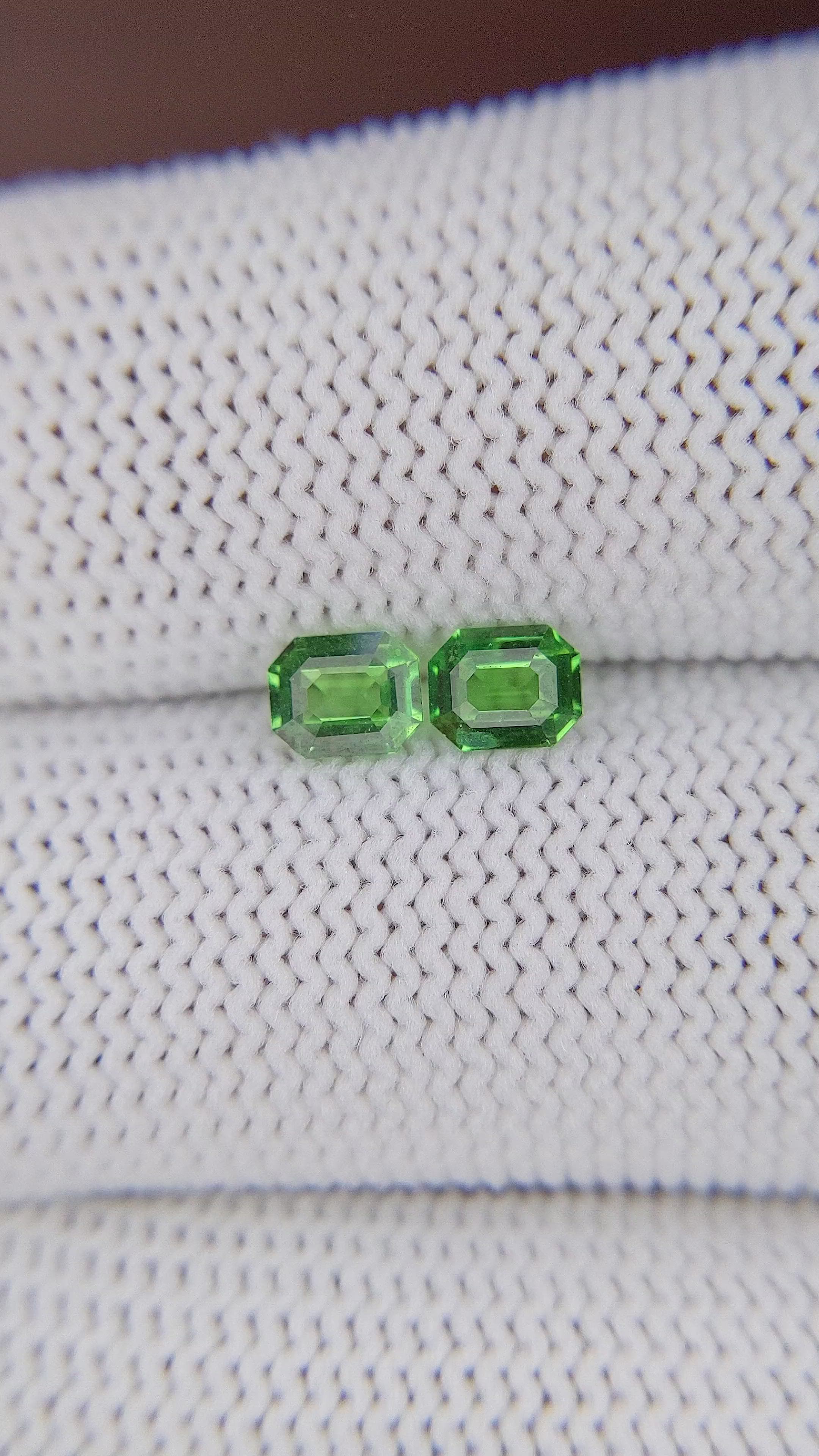0.85&nbsp;Ct.Tw.Total Carat Weight Tsavorite Garnet Pair from Tanzania Size Video