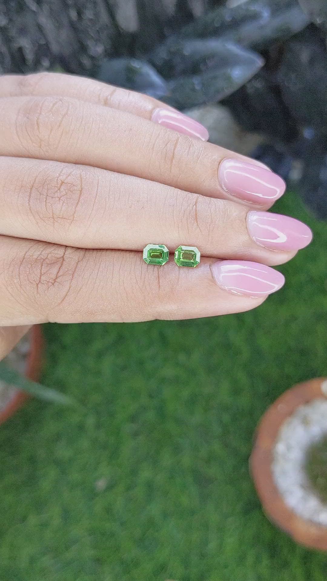 0.85&nbsp;Ct.Tw.Total Carat Weight Tsavorite Garnet Pair from Tanzania Size Video