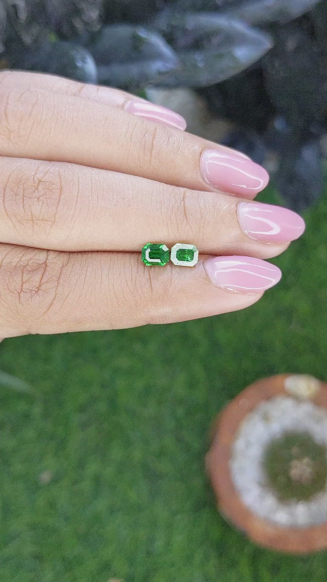 1.16&nbsp;Ct.Tw.Total Carat Weight Tsavorite Garnet Pair from Tanzania Size Video