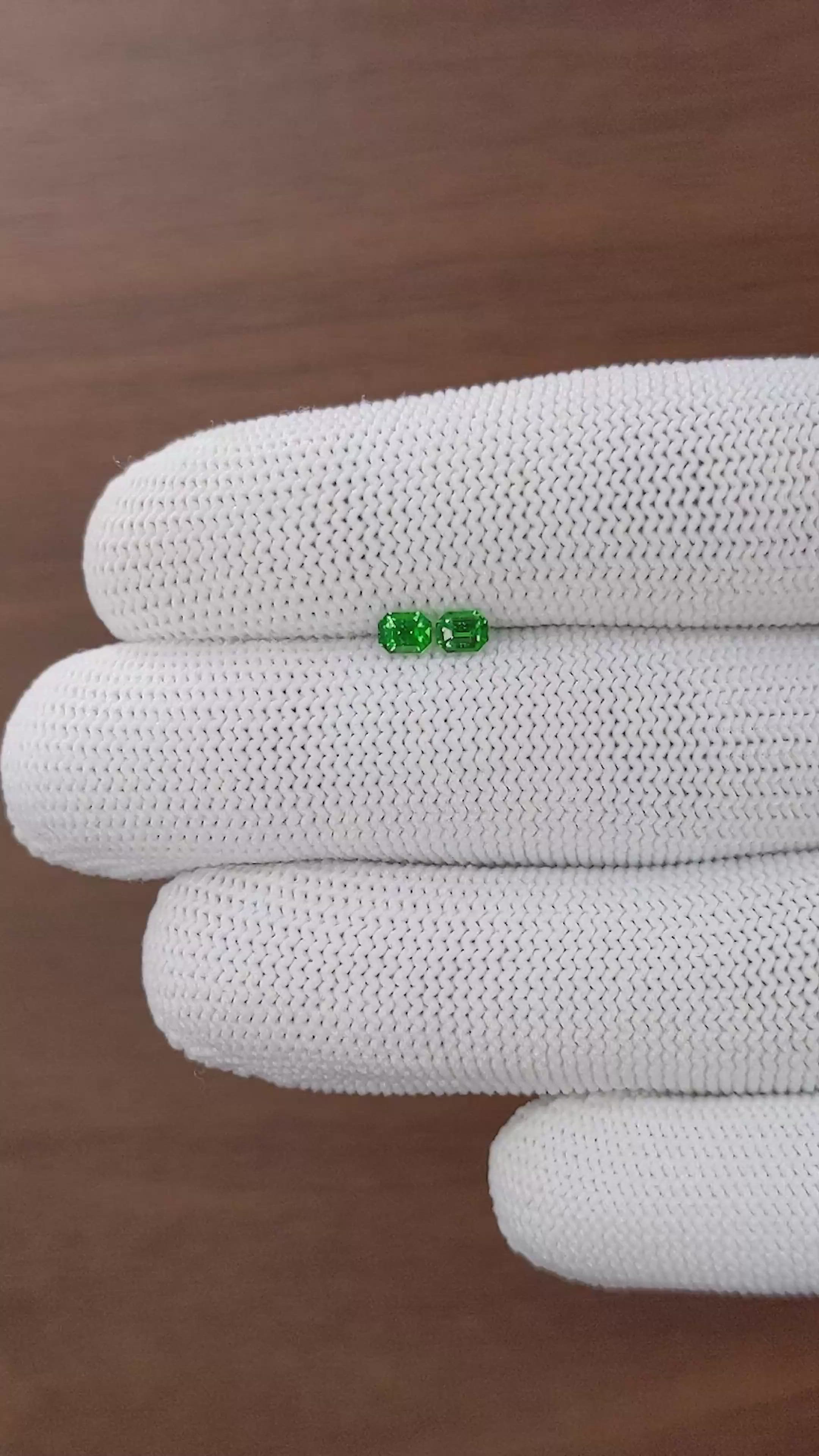 0.52&nbsp;Ct.Tw.Total Carat Weight Tsavorite Garnet Pair from Tanzania Size Video
